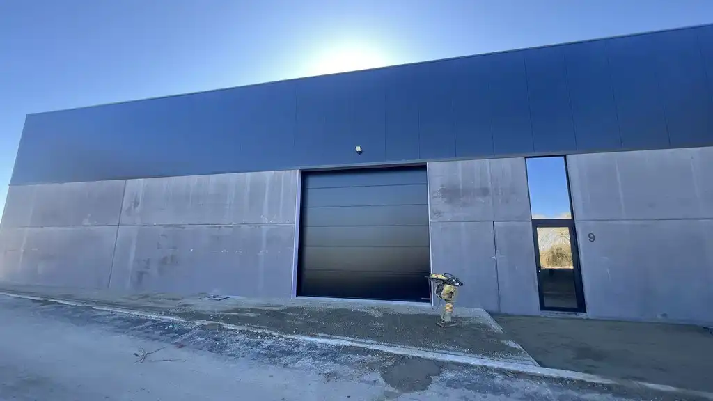 Klein magazijn te huur in Herzele Business Park foto 11