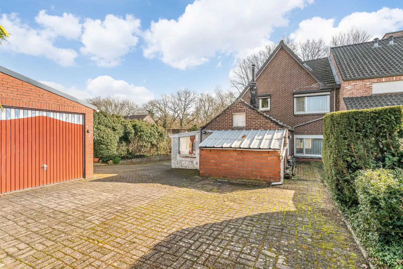 Halfvrijstaande gezinswoning met veel mogelijkheden op een perceel van 8are!  foto 32