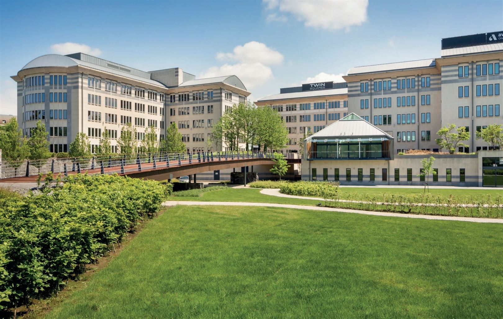 TWIN SQUARES: kantoren te huur vanaf 417m² foto {{pictureIndex}}