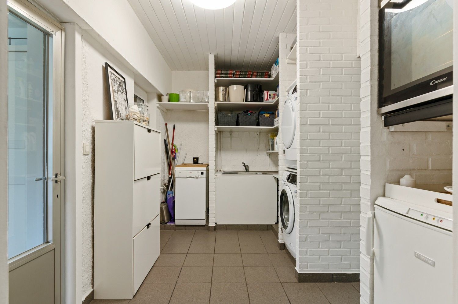 Gezellige bel-etage woning te koop in Hoevenen! foto 3