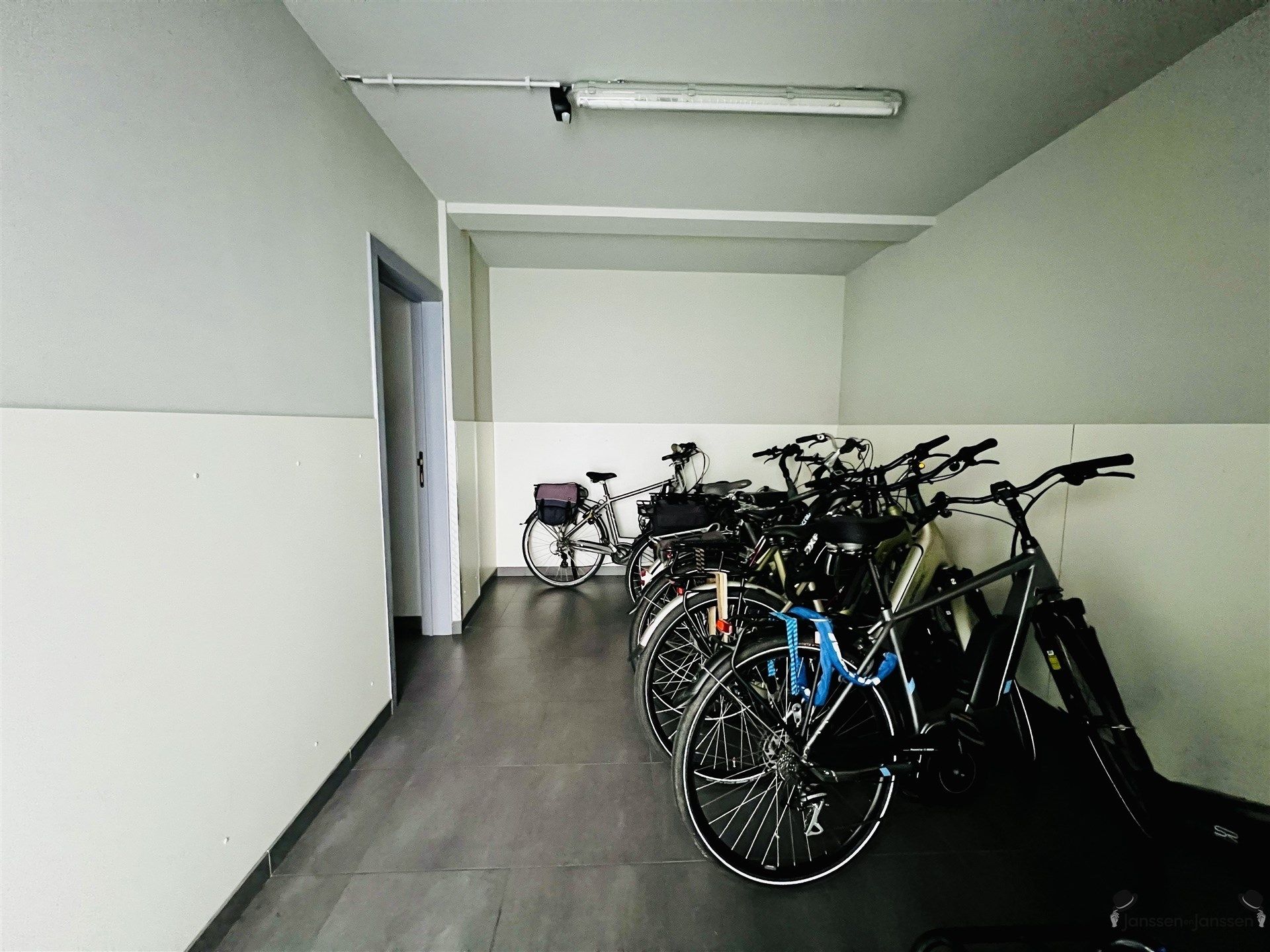 energiezuinig appartement met 2 slpkmrs & parkeerplaats foto 14