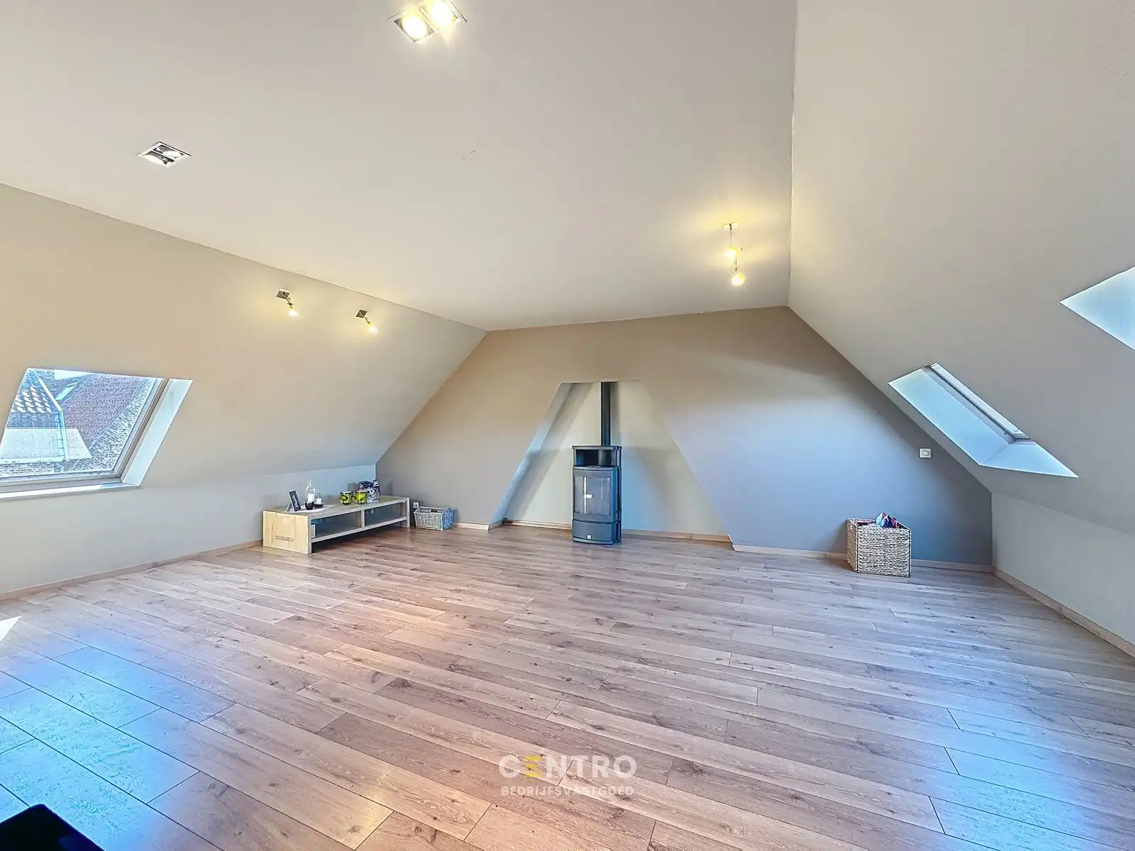 Unieke horecazaak te koop mét woongelegenheid (3 slpkms) en buitenterras in het toeristische hart van Brugge! foto 15