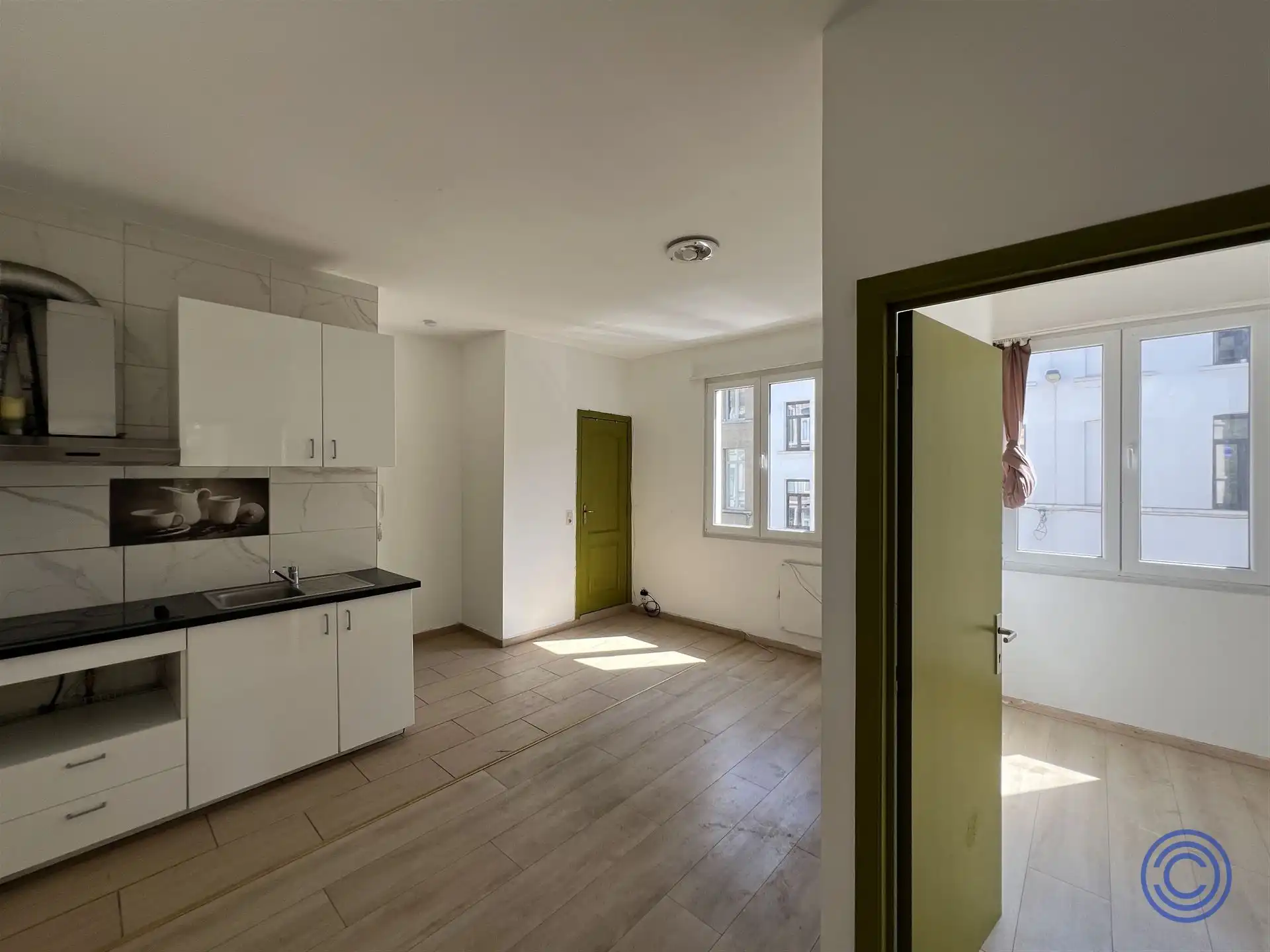 Vergund appartementsgebouw met garages! foto 12