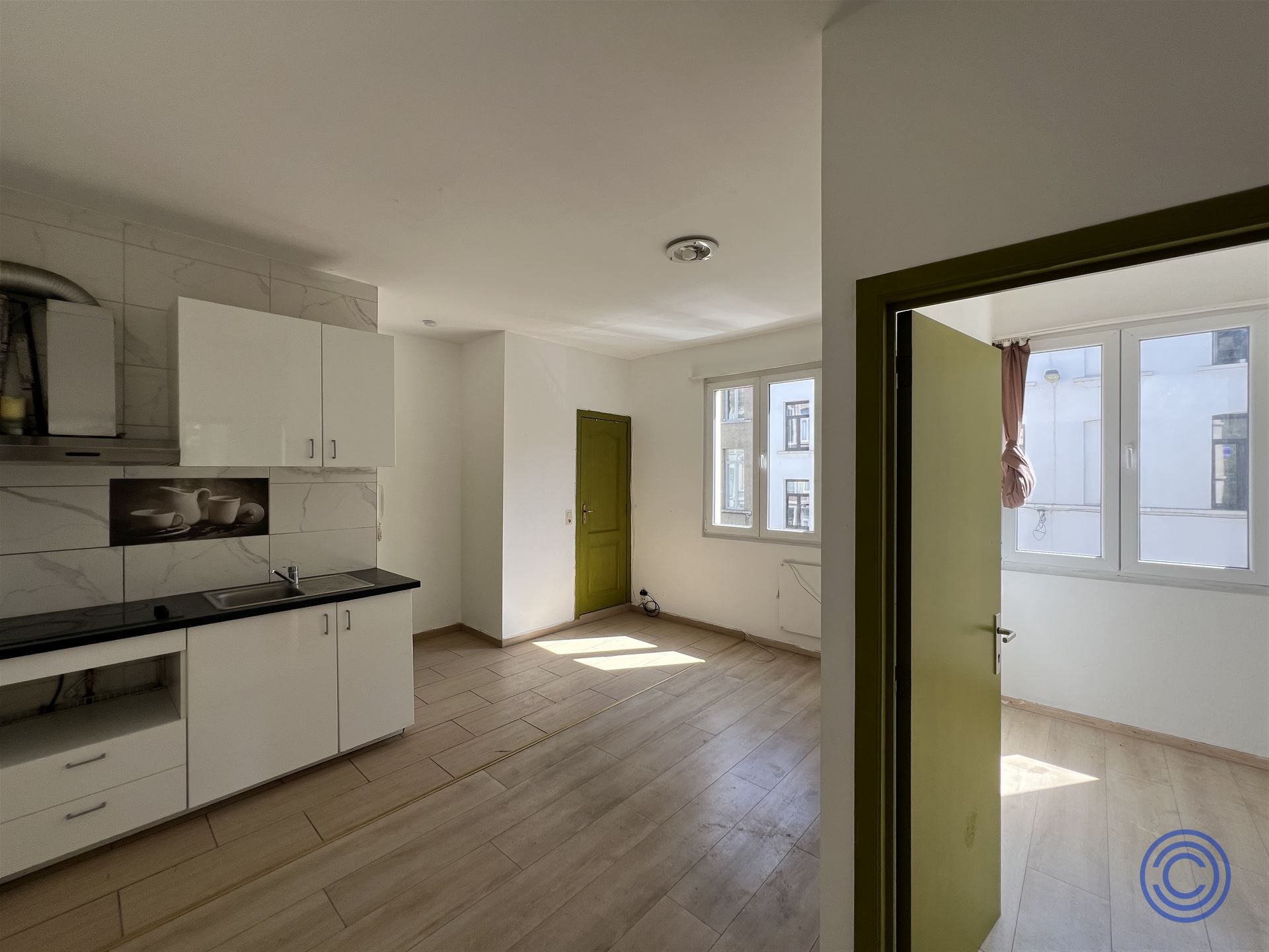 Vergund appartementsgebouw met garages! foto 12