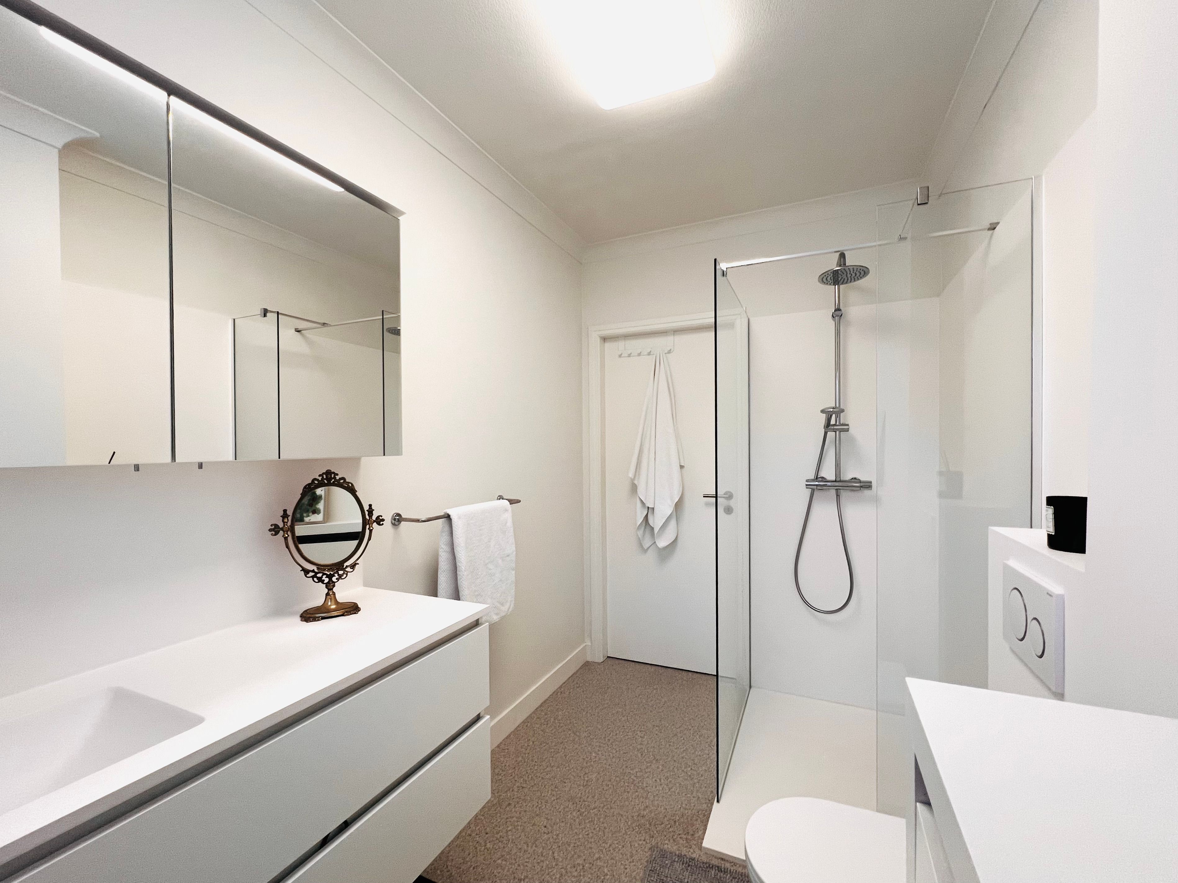 Gerenoveerd twee slaapkamer appartement in het centrum van Genk foto 7