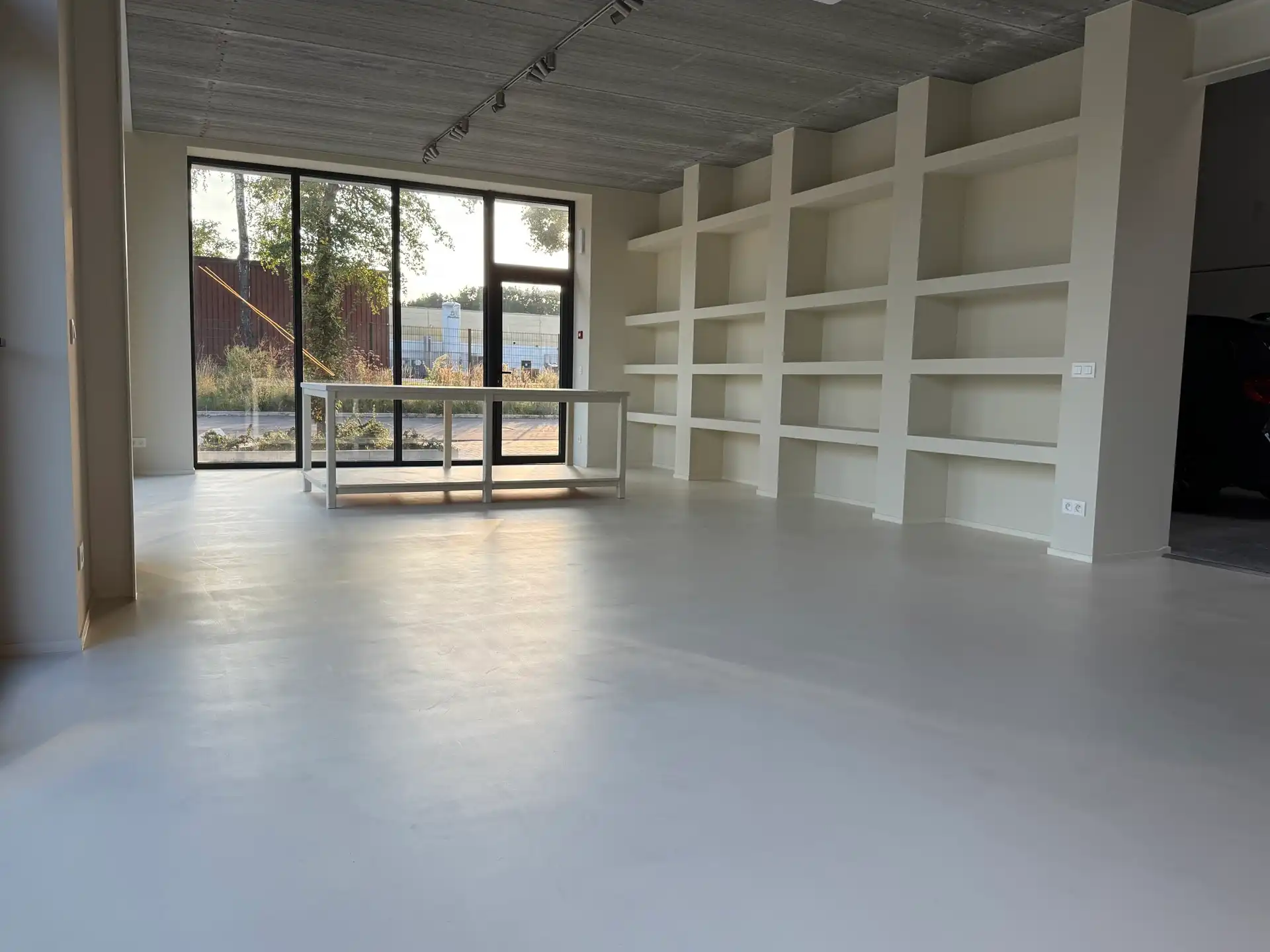 MODERNE KMO-UNIT MET SHOWROOM/KANTOOR IN GENK foto 11