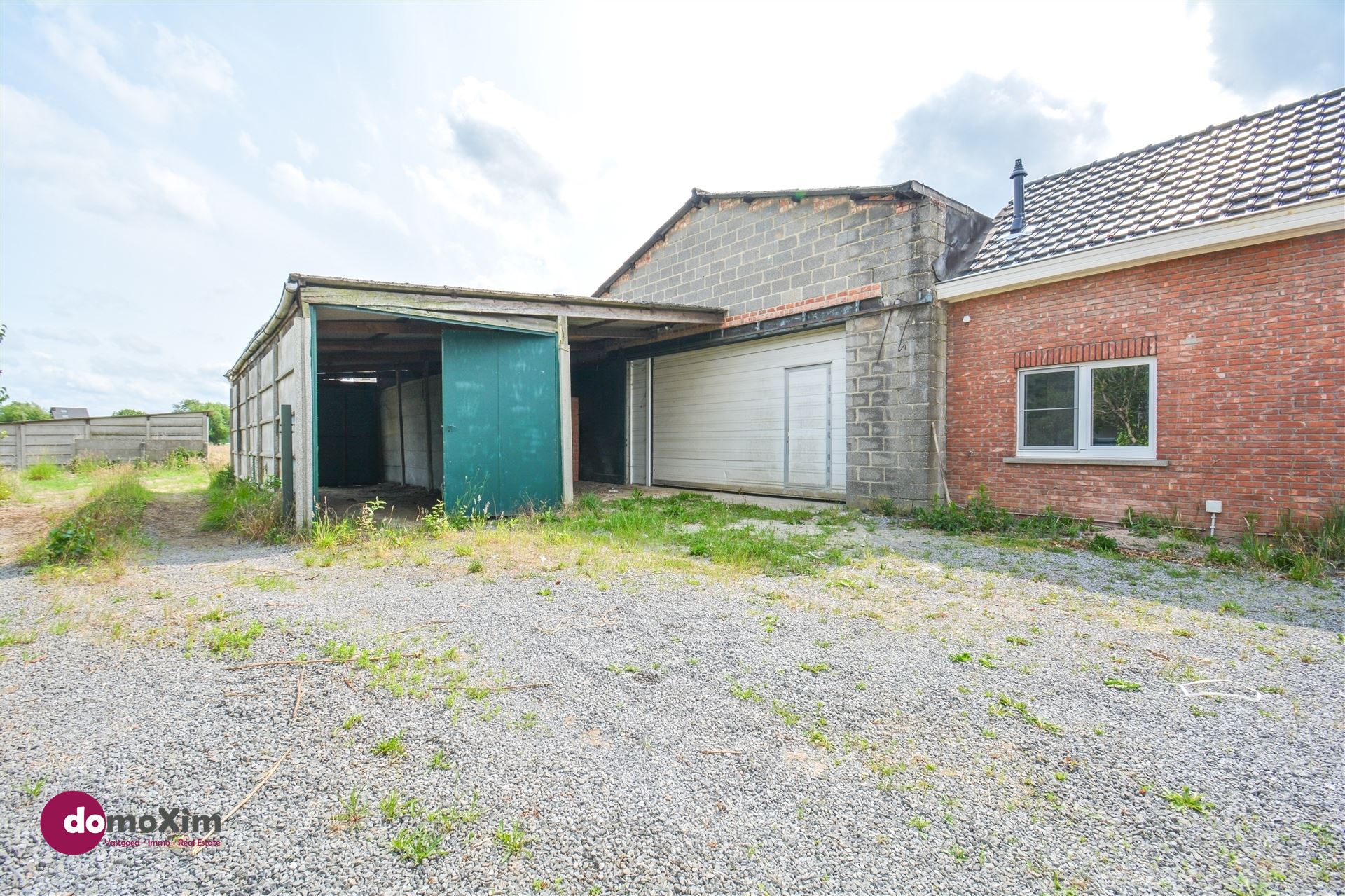 Gerenoveerde woning met loods, stallen en serre op een terrein van 32 are foto 11