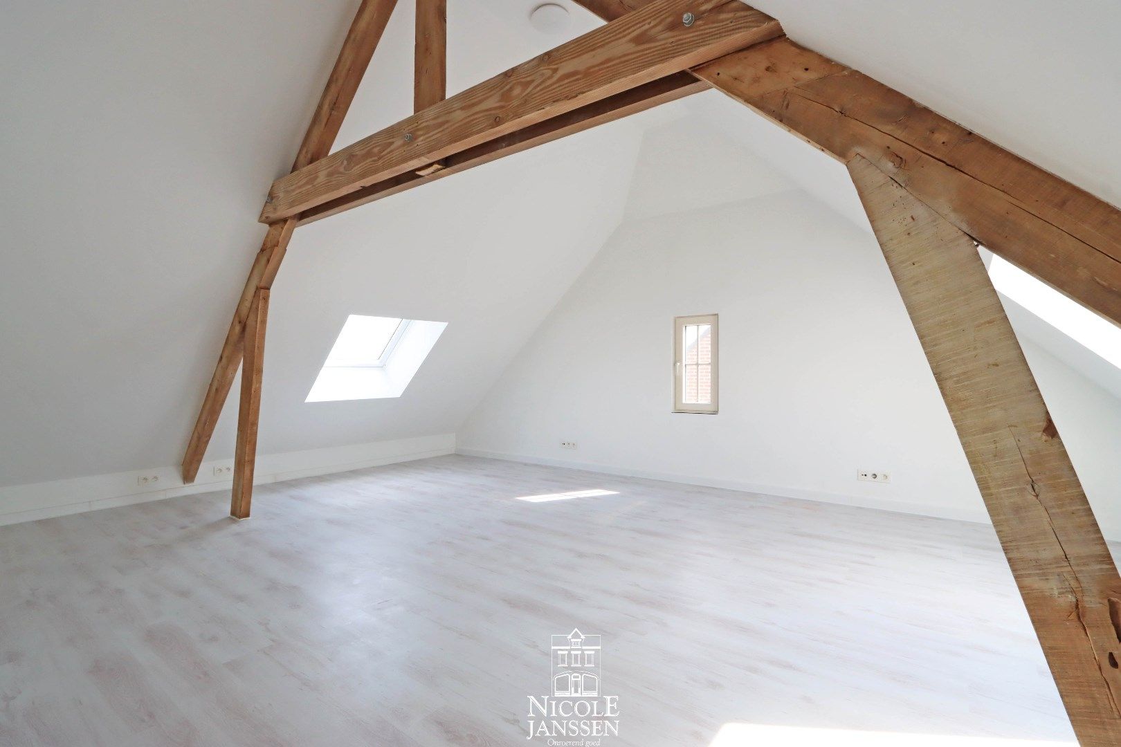 Gerenoveerd halfopen woning met 3 slaapkamers te Aldeneik te koop foto 19