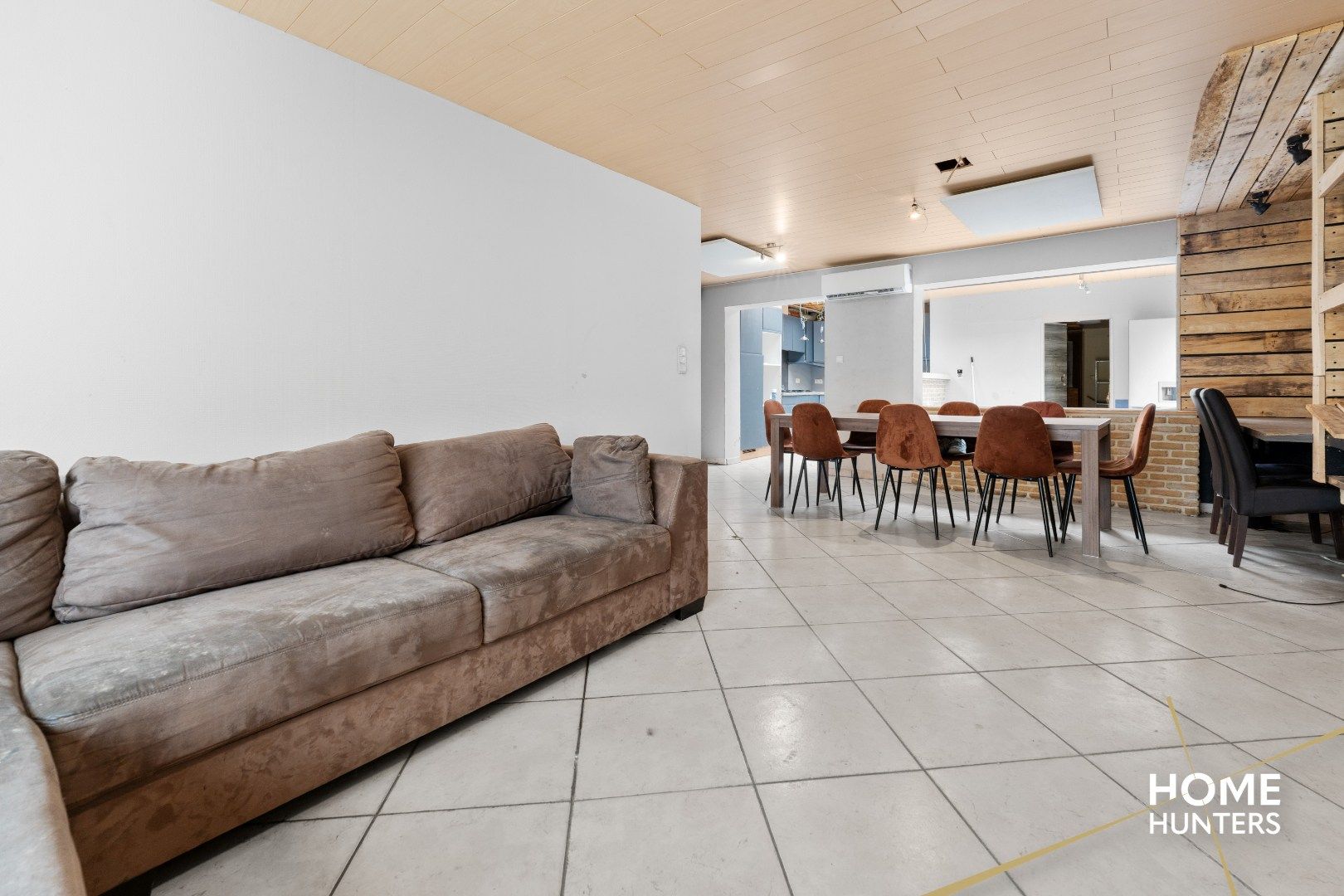 Ruime hoekwoning met potentieel te Roeselare! foto 3