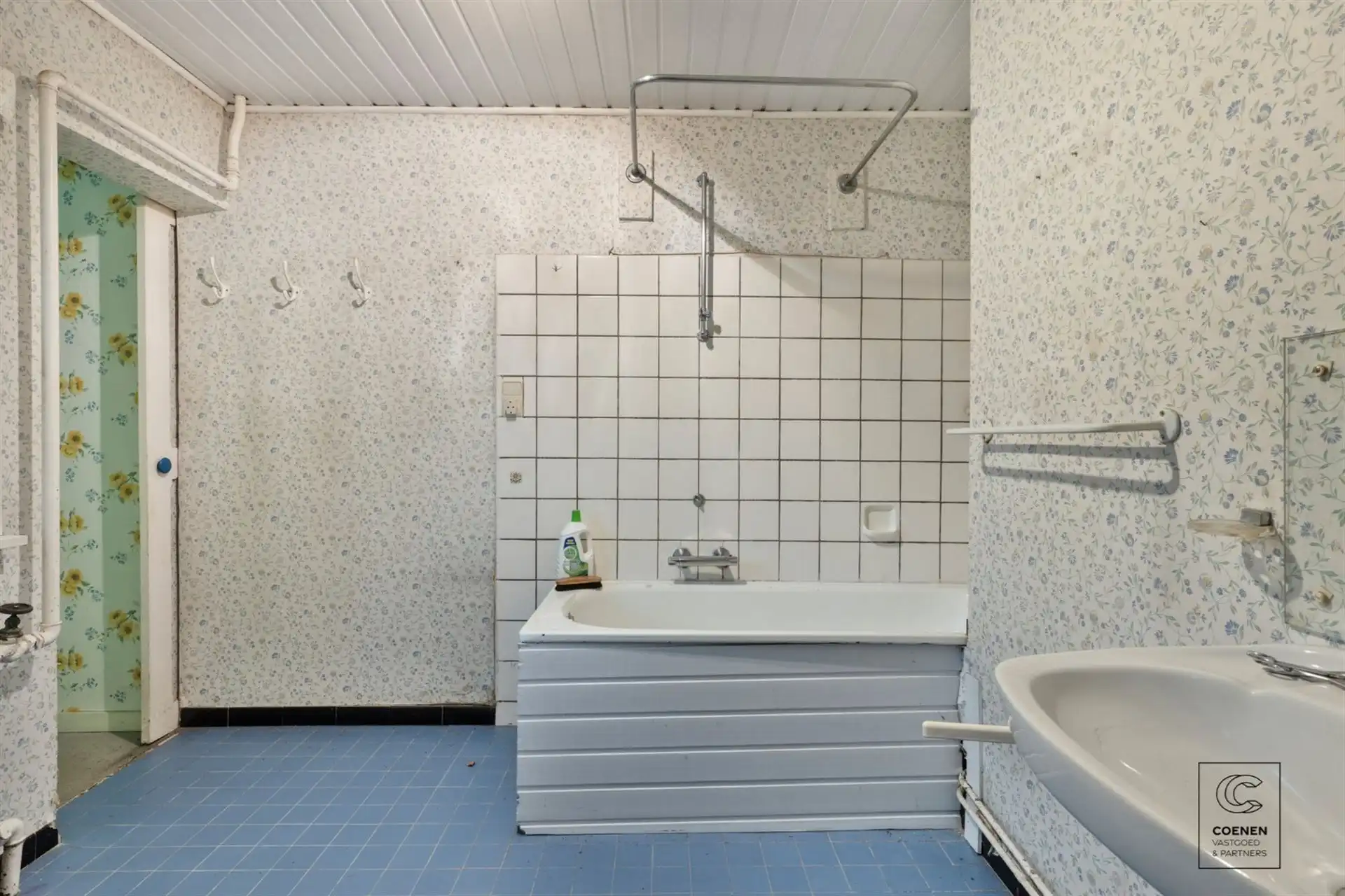 Volledig te renoveren woning op prachtig perceel van 2682 m² foto 12