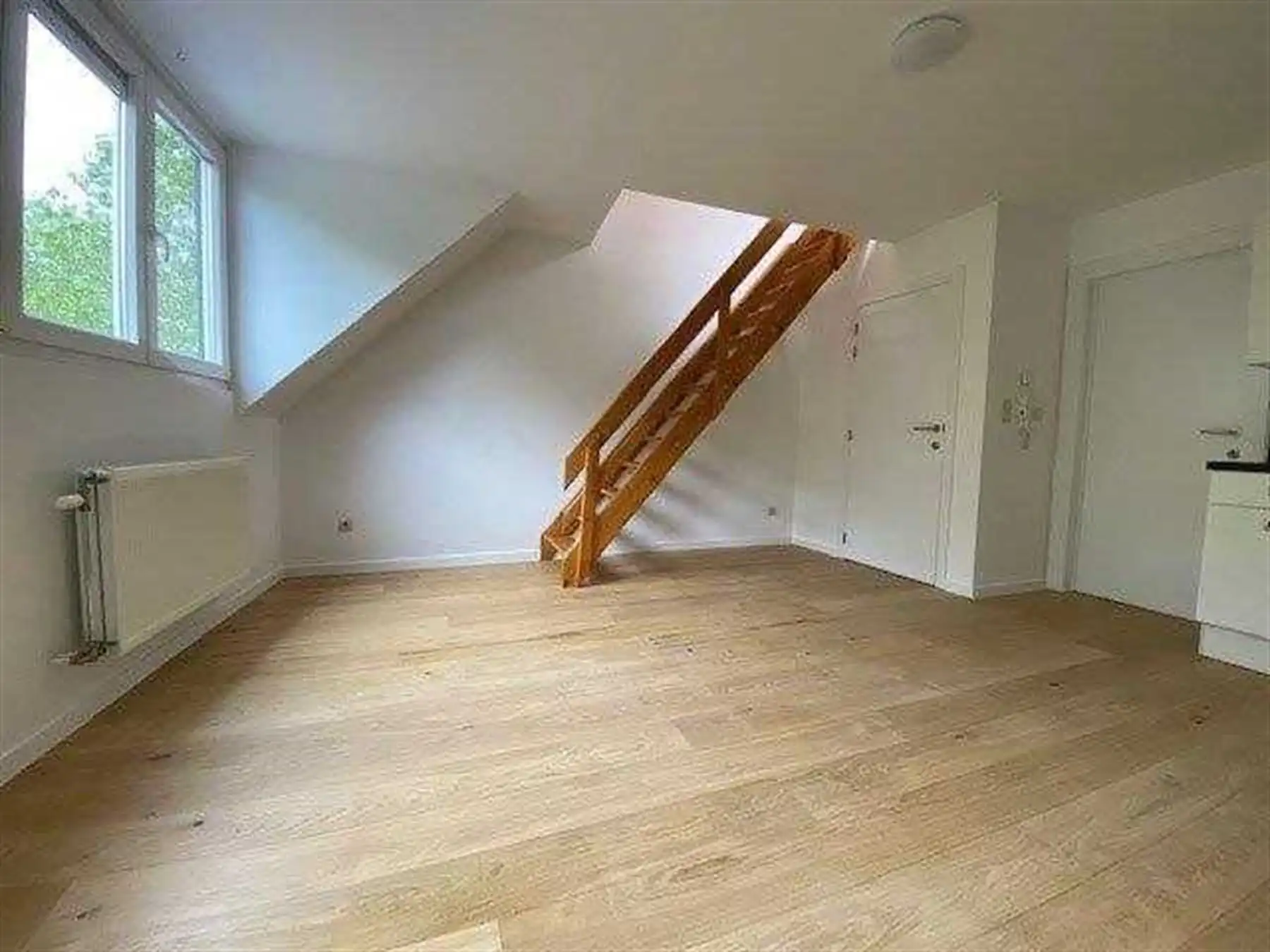 Woning met 3 verhuurde units en ruim magazijn met aparte toegang foto 9