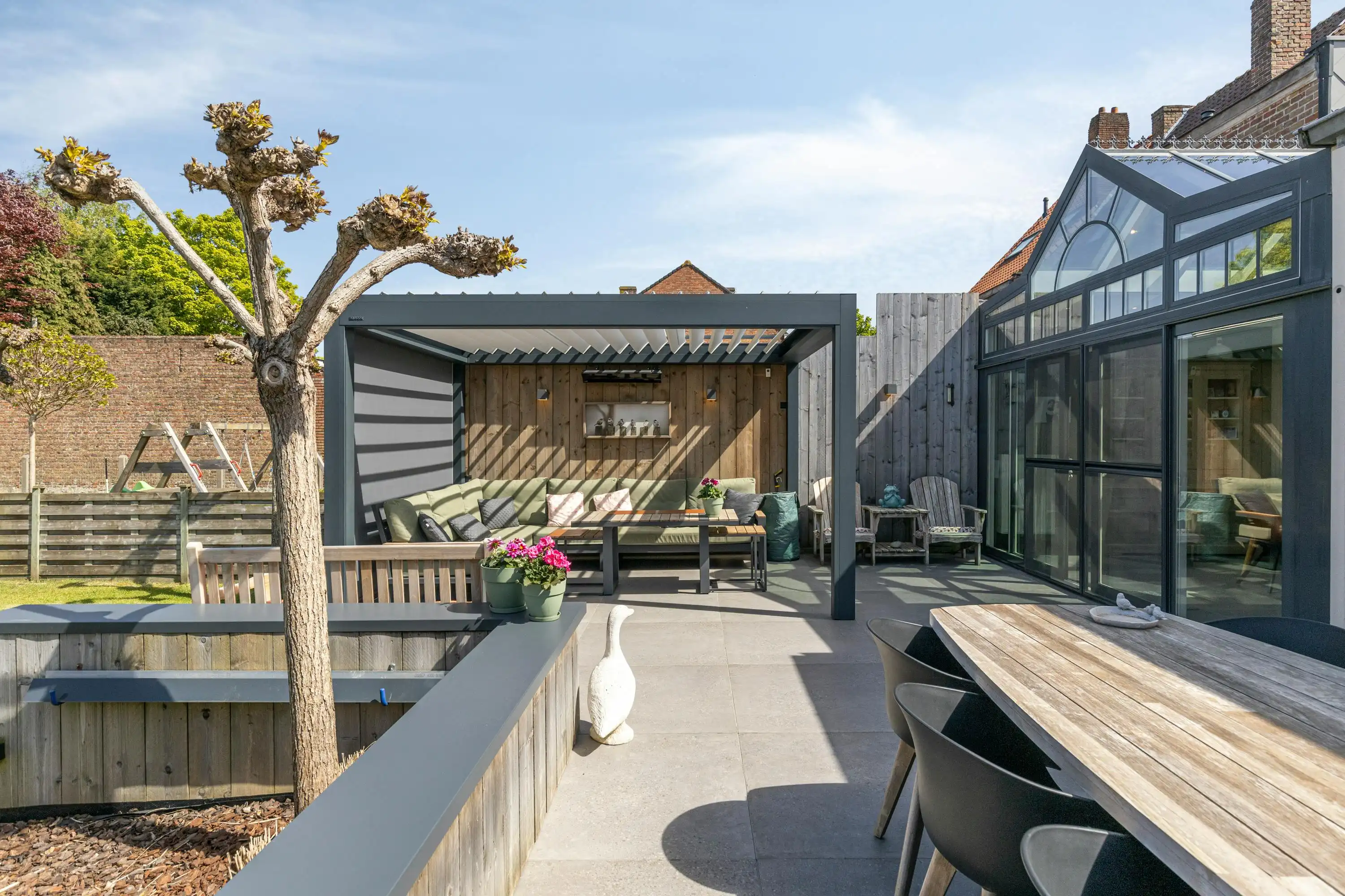 Verrassend ruim, polyvalent huis met 5 slaapkamers te Sint-Kruis foto 3