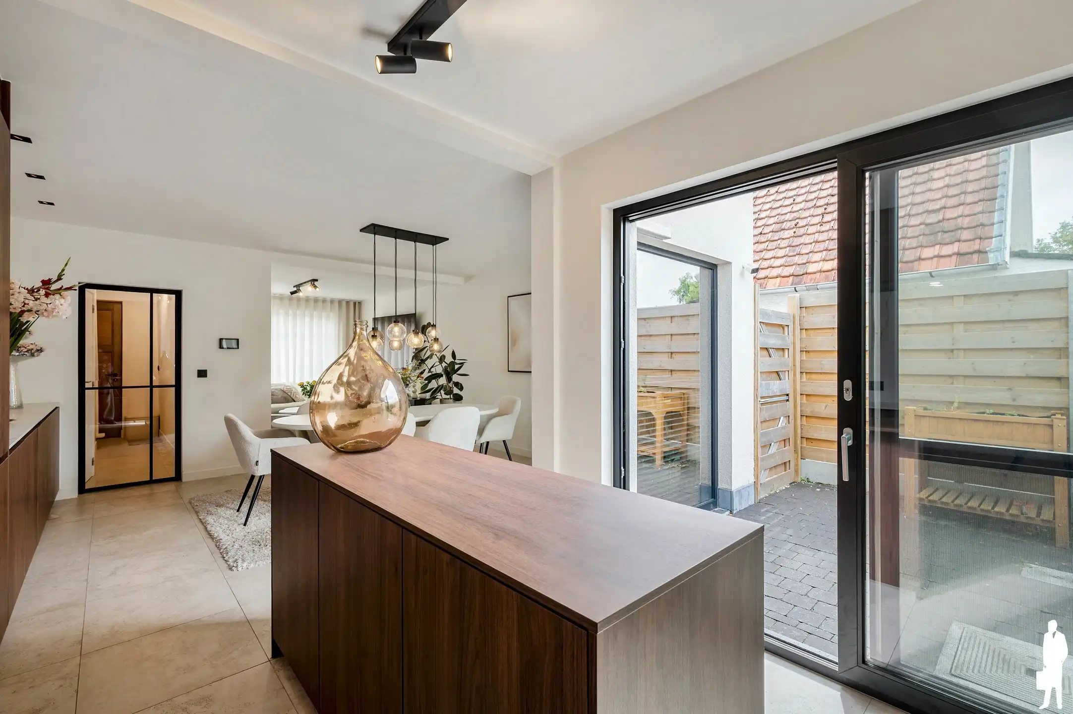 Volledig gerenoveerde woning in doodlopende straat met aangelegde tuin nabij centrum Berlaar. foto 13
