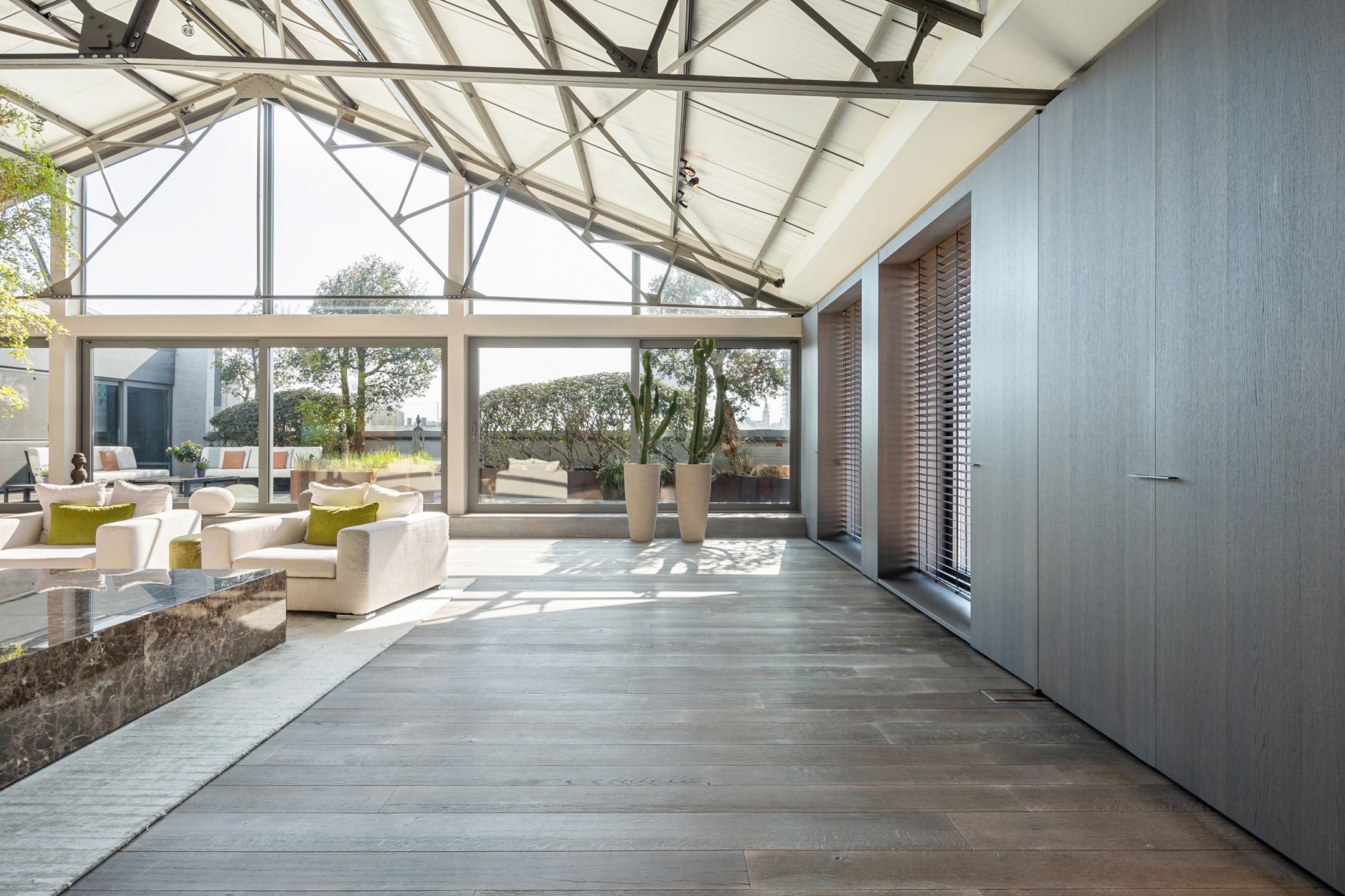 Hoofdfoto van de publicatie: ANTWERPEN DAM - Historisch pakhuis met penthouse en garage