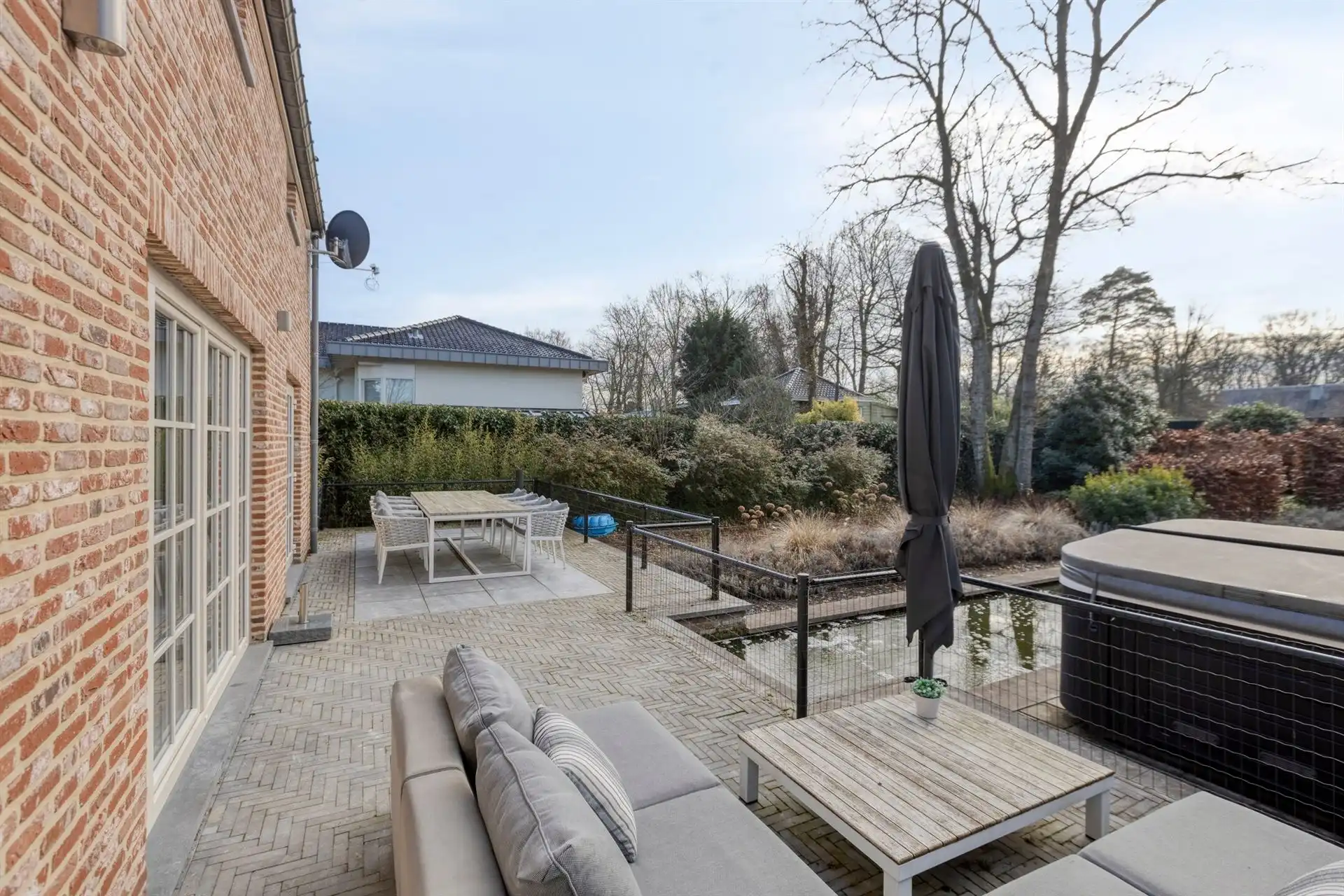 Instapklare woning op 10a in rustige en gegeerde ligging te Maasmechelen! foto 26