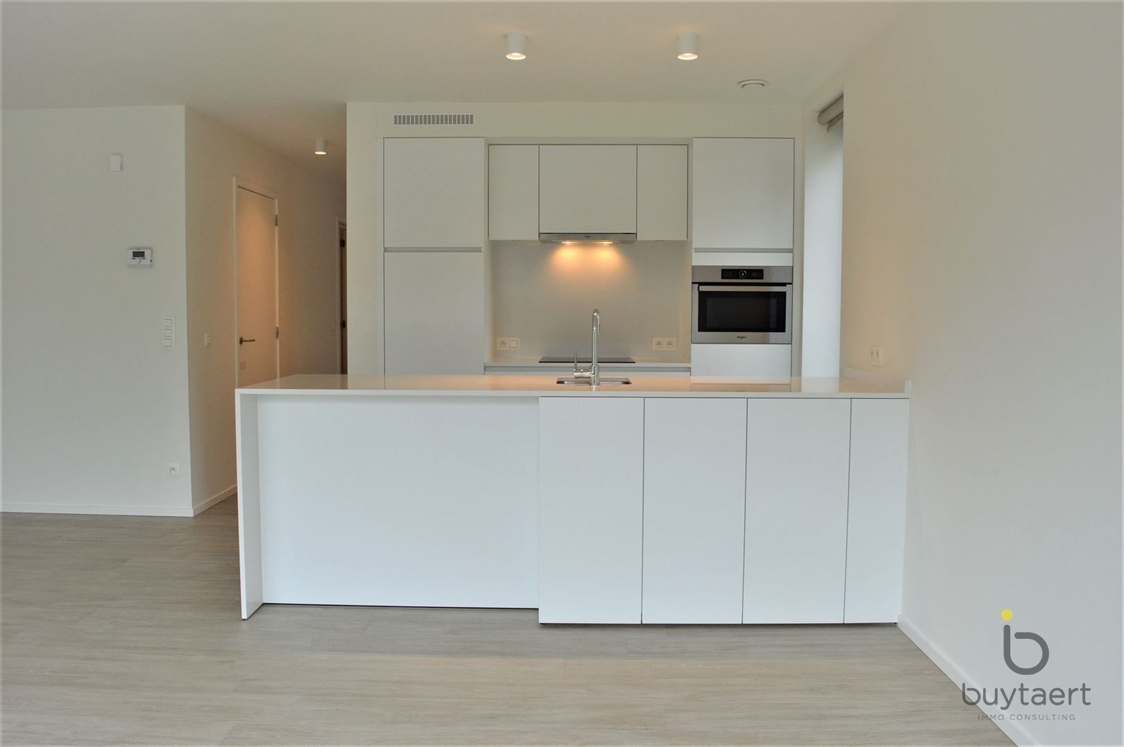 Gelijkvloers appartement met twee slpks en tuin! foto 6