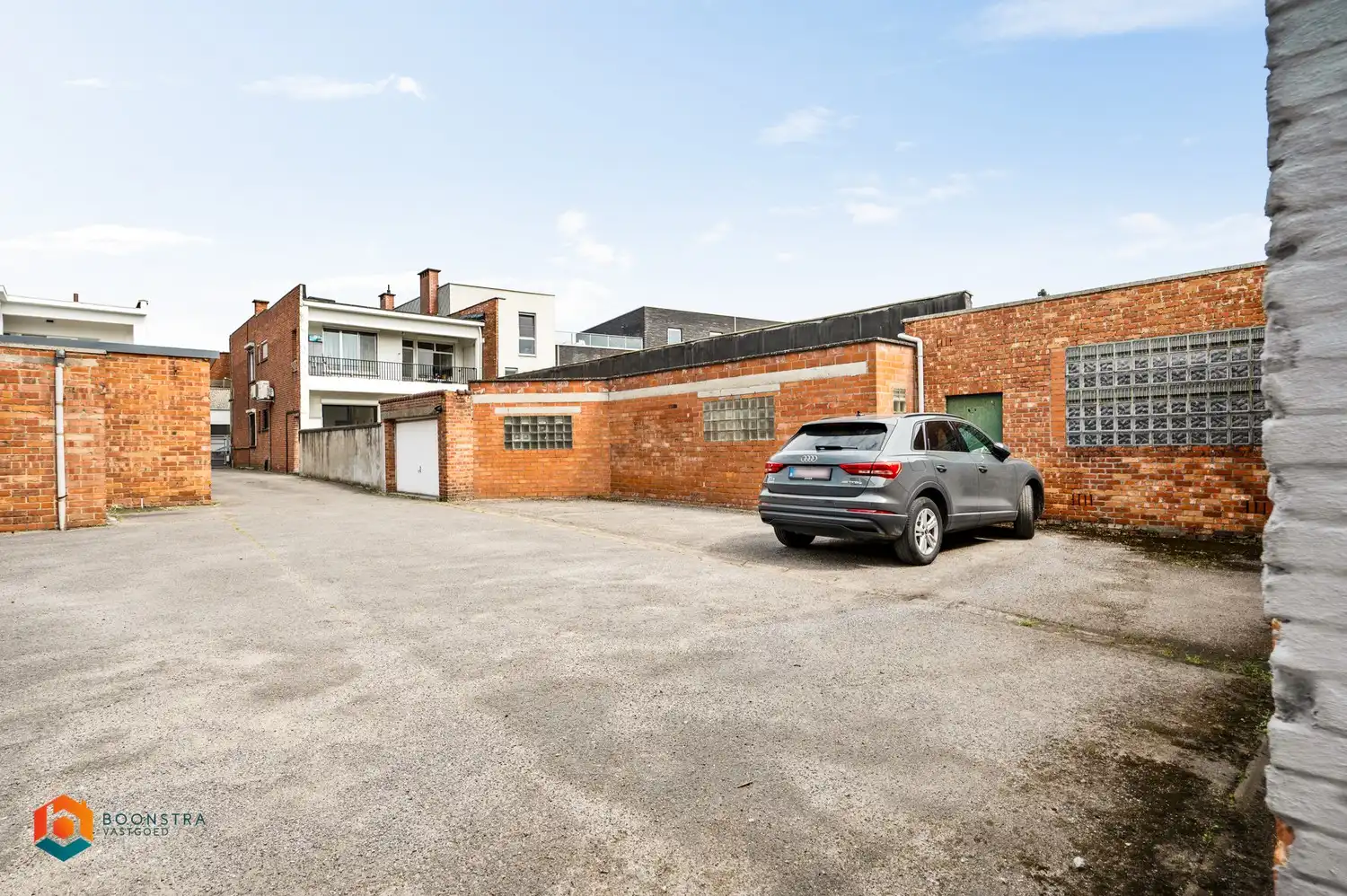 Appartementsgebouw met 2 app + grote parking foto 15
