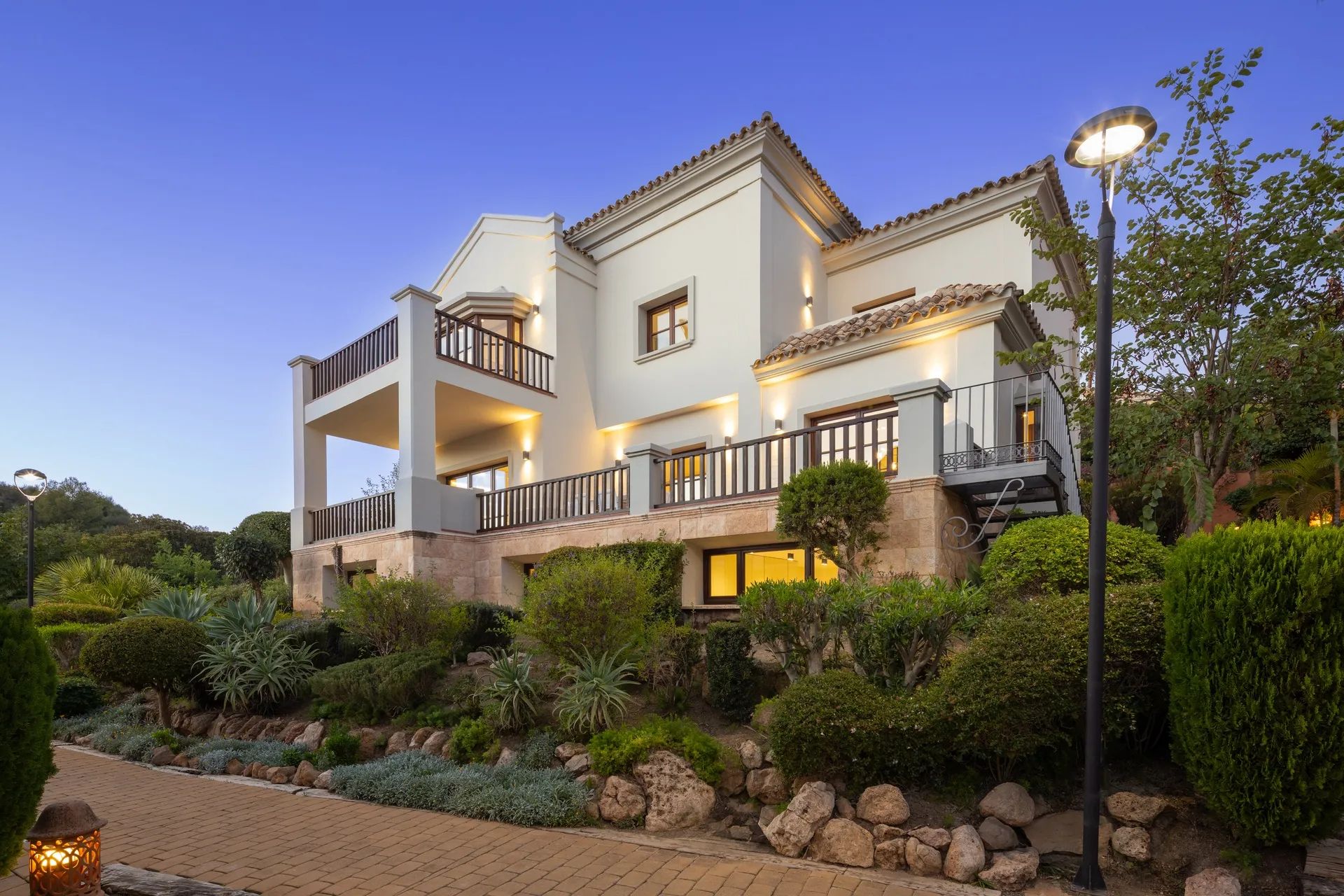 Ervaar de perfecte mix van Mediterrane charme en moderne luxe in deze exclusieve villa in Sierra Blanca foto 12