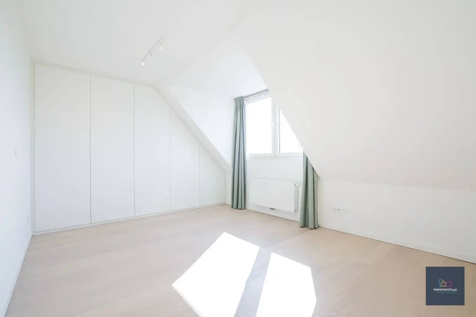 Schitterend 1-slpk.appartement met staanplaats.  foto 8