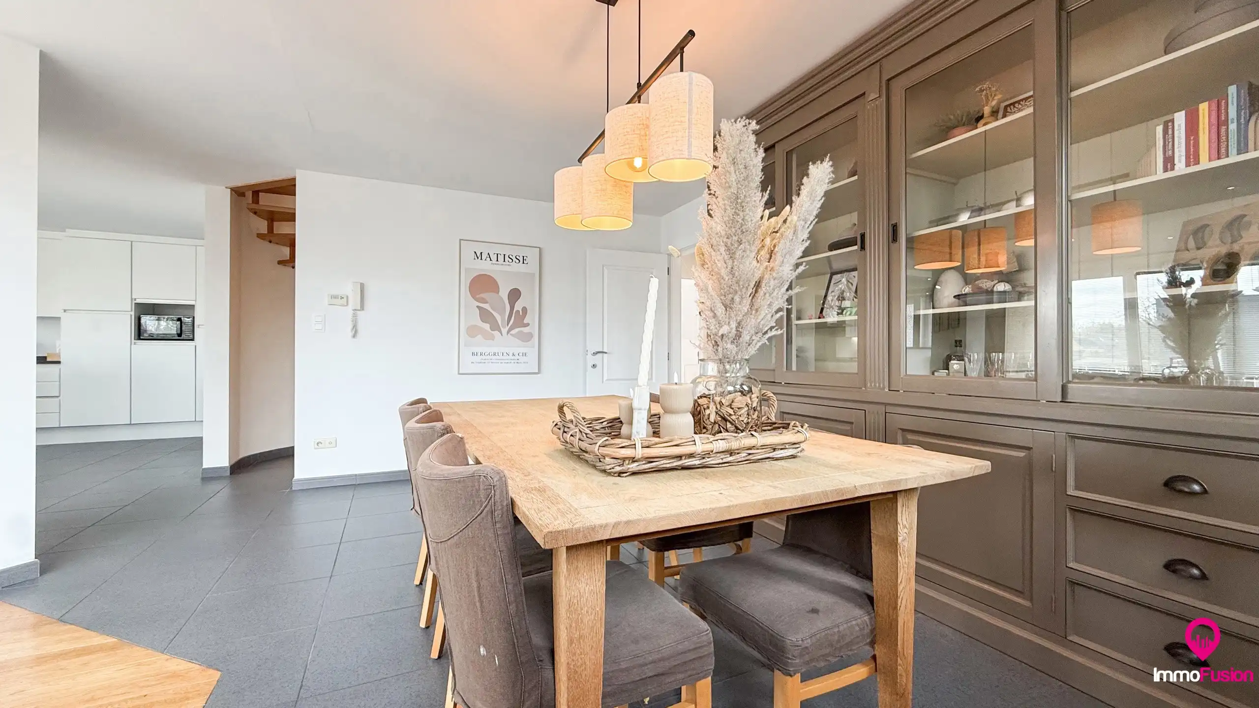 Ruim appartement met 4 slaapkamers en parking in Tuilt! foto 14