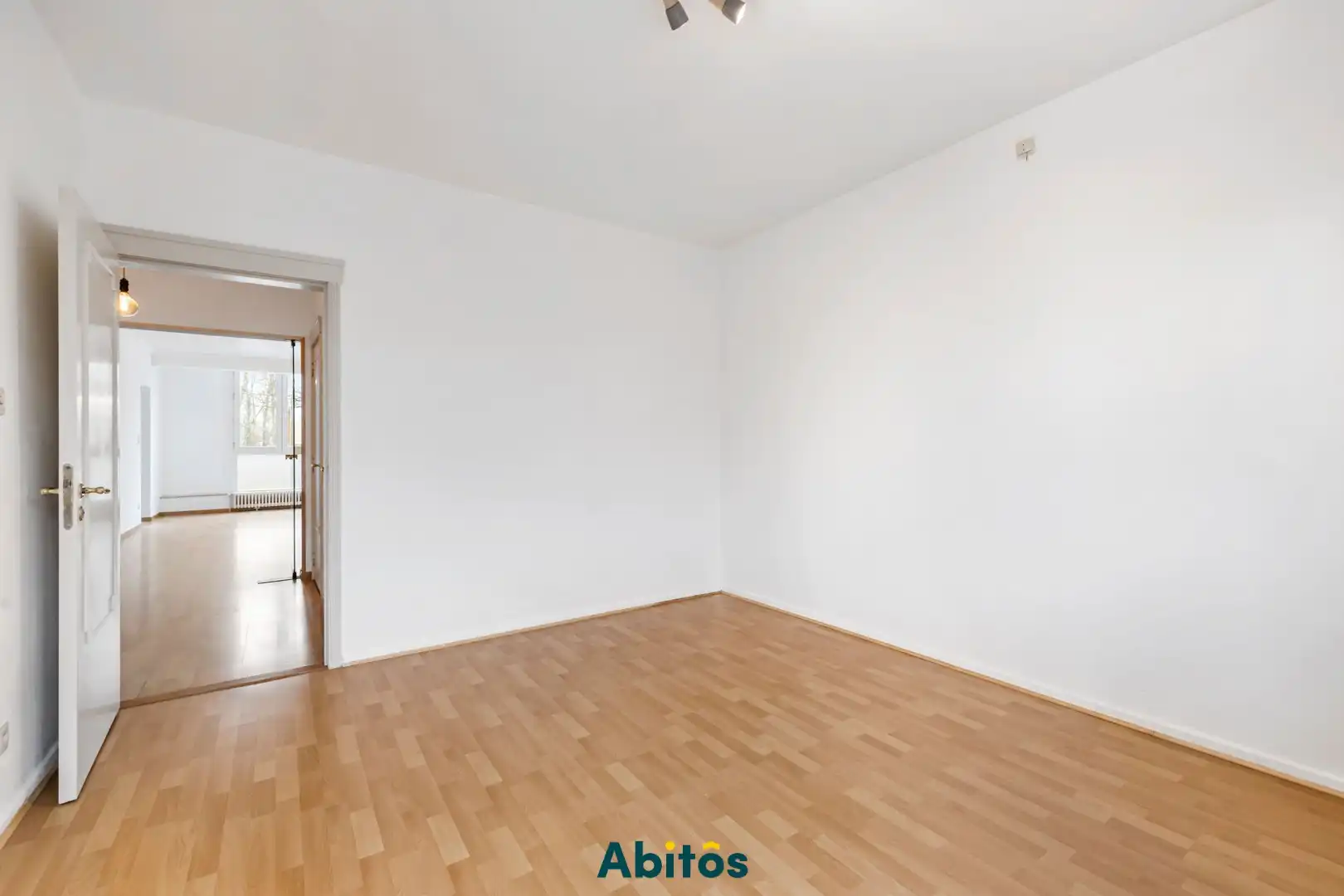 Twee slaapkamerappartement met garagebox foto 17