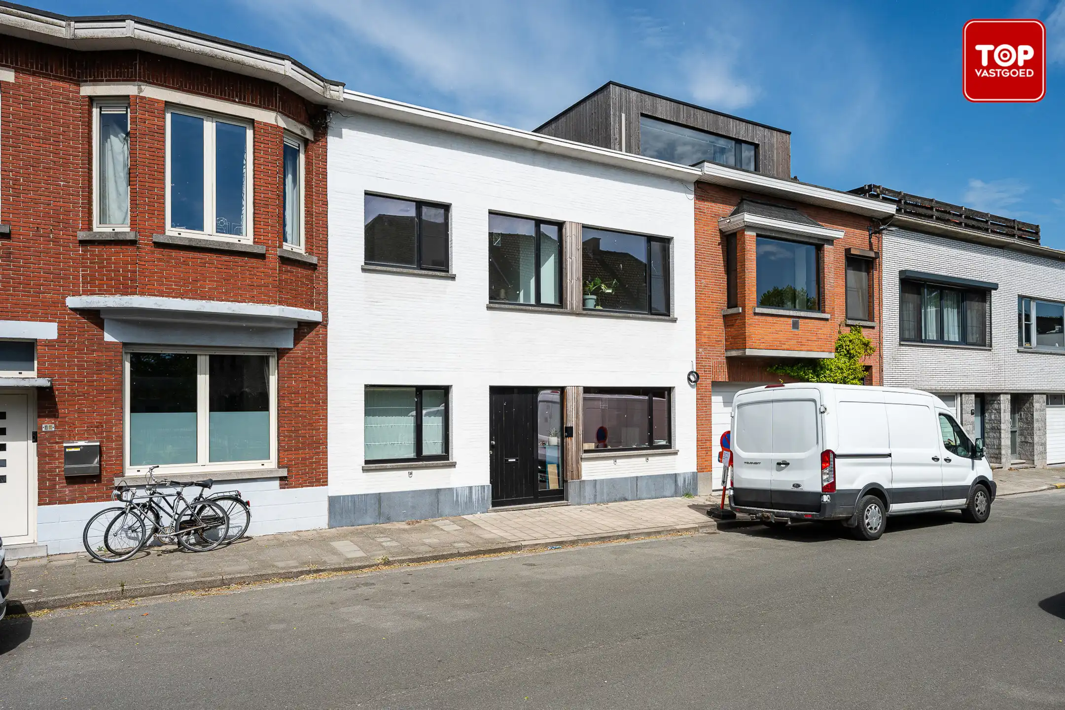 Totaal gerenoveerde woning (2021) met 4 slaapkamers. foto {{pictureIndex}}