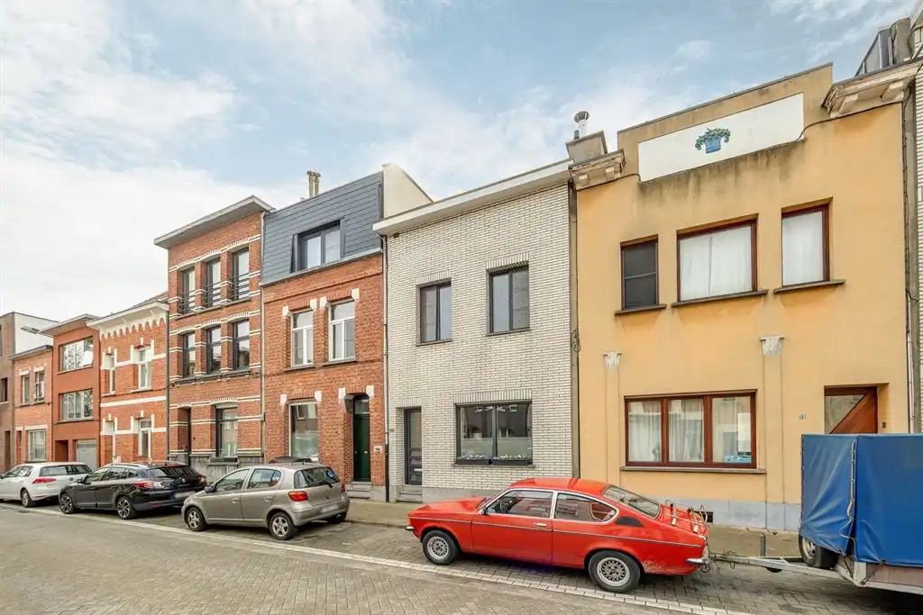 Ruime gezinswoning in rustige, residentiële buurt foto 24