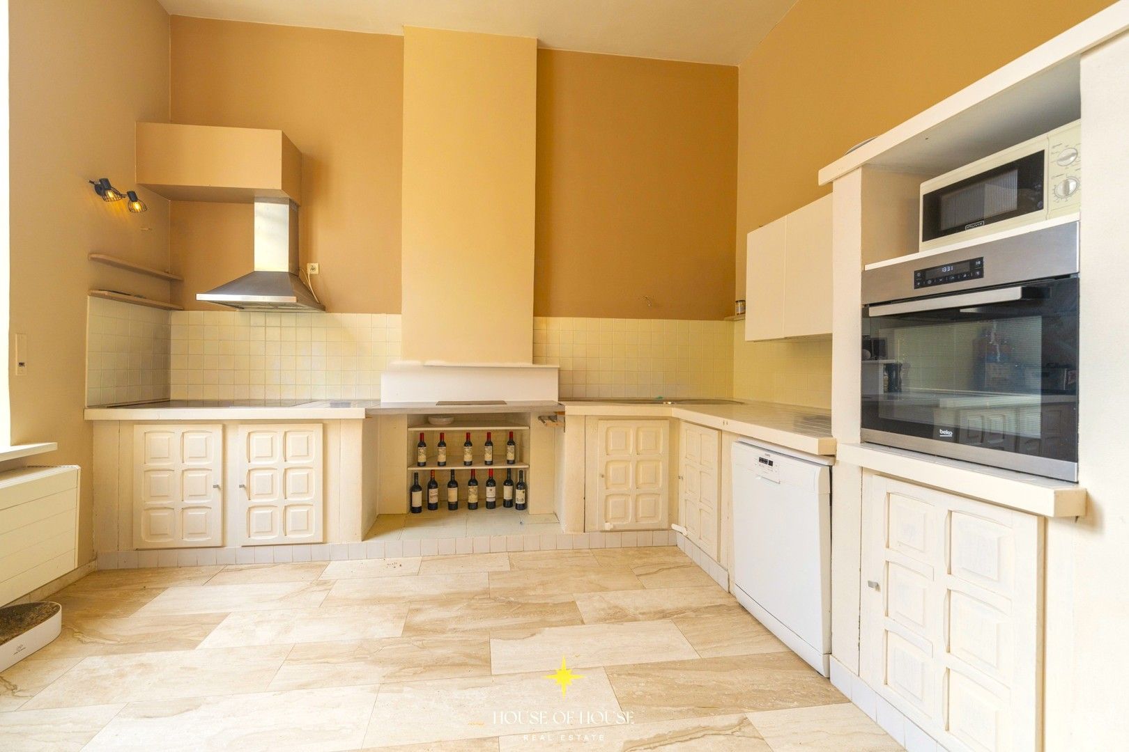 Exceptionele eigendom: Oude Gemeenteschool met directeurswoning, 3 appartementen en studio – zonder renovatieverplichting foto 10