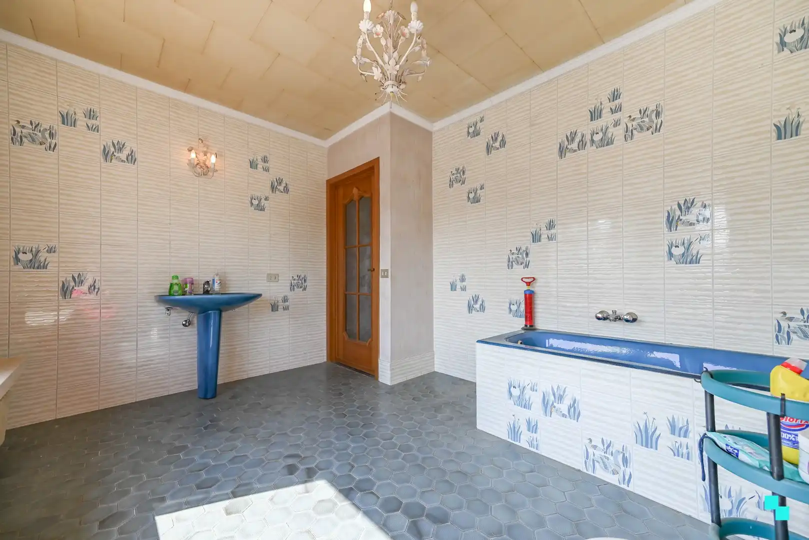 Karaktervolle woning met riante woonoppervlakte (267 m²) en tuin in Izegem foto 22