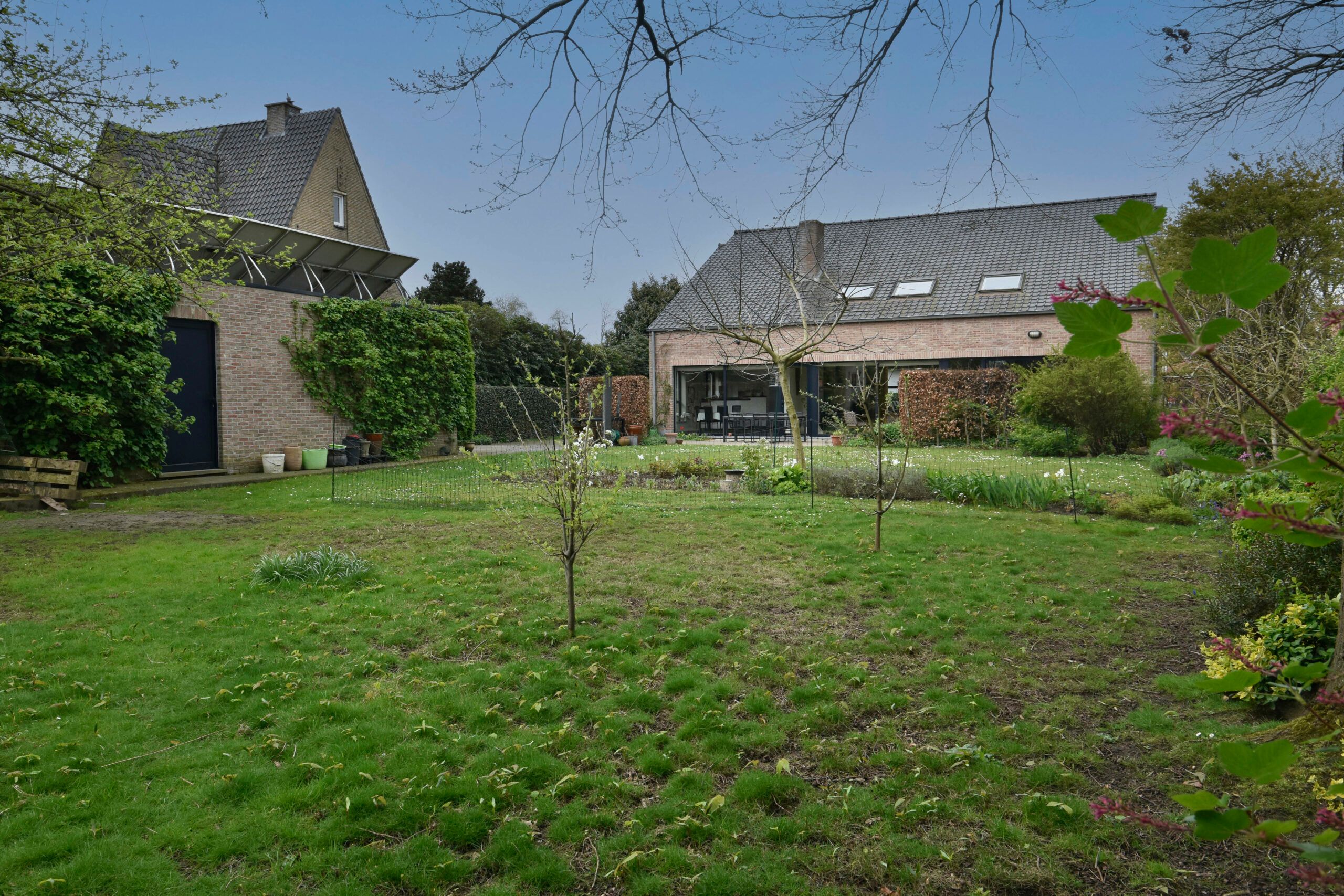 Villa met praktijkruimte, 5 slaapkamers en een grote tuin in Sint-Niklaas foto 5