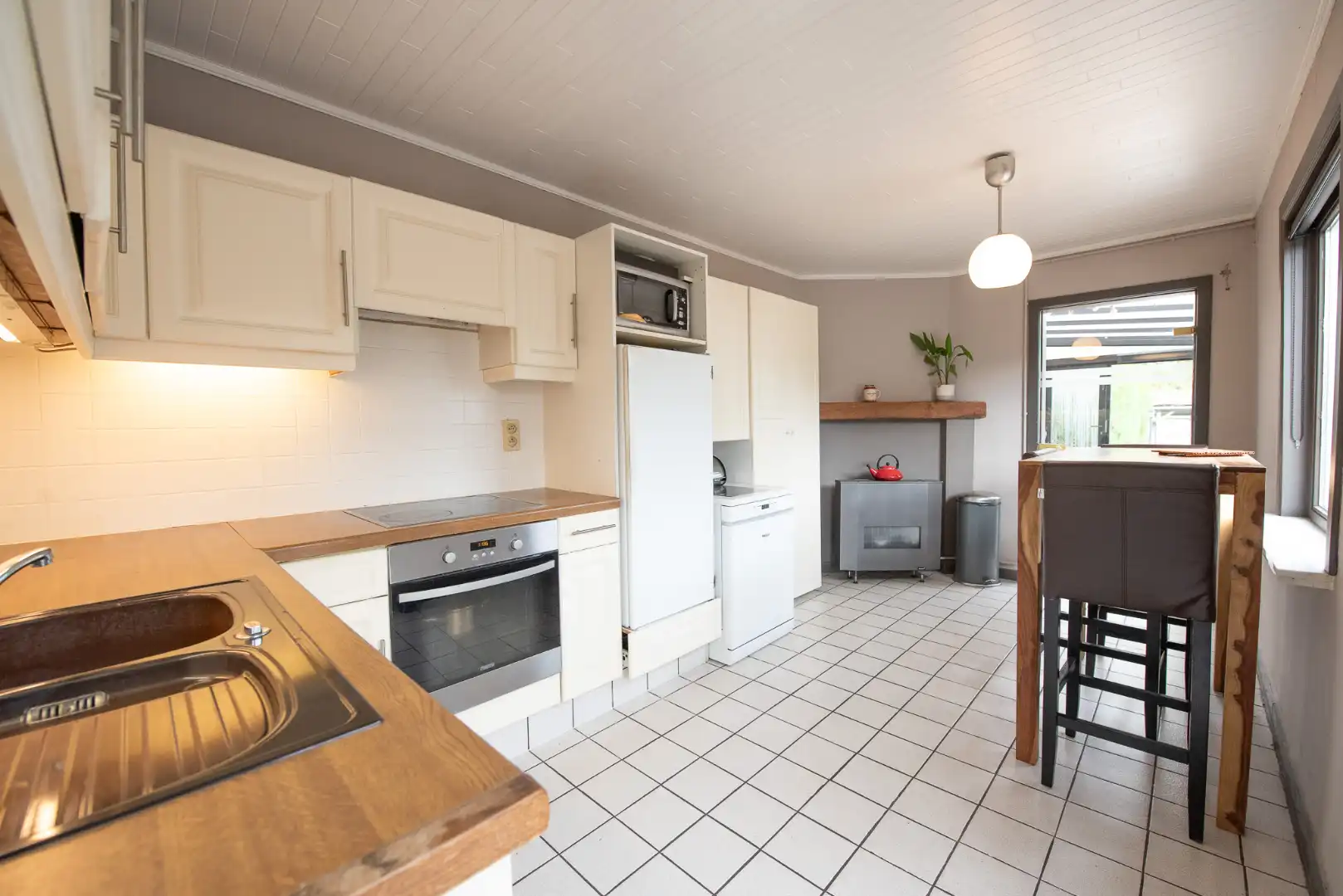 Halfopen bebouwing met 2 slaapkamers op groot perceel van 1305 m² foto 7