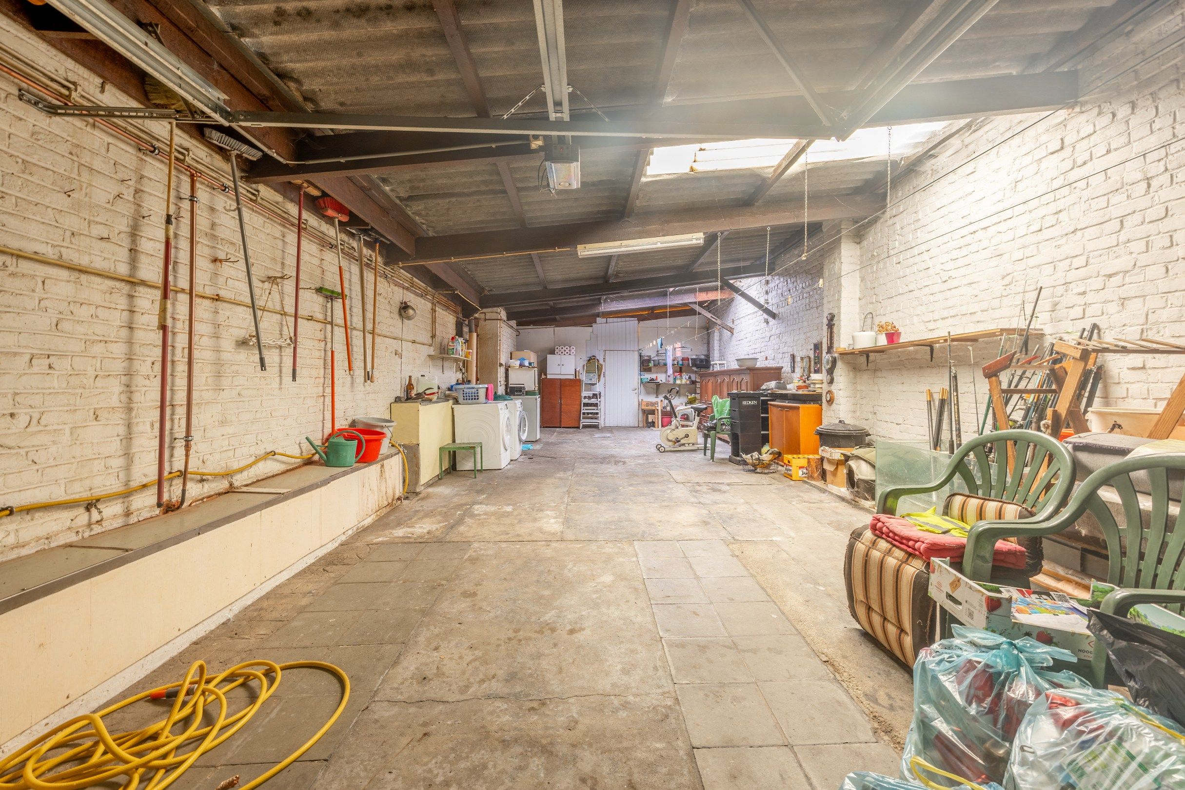 Te renoveren woning met grote garage/werkplaats  foto 9