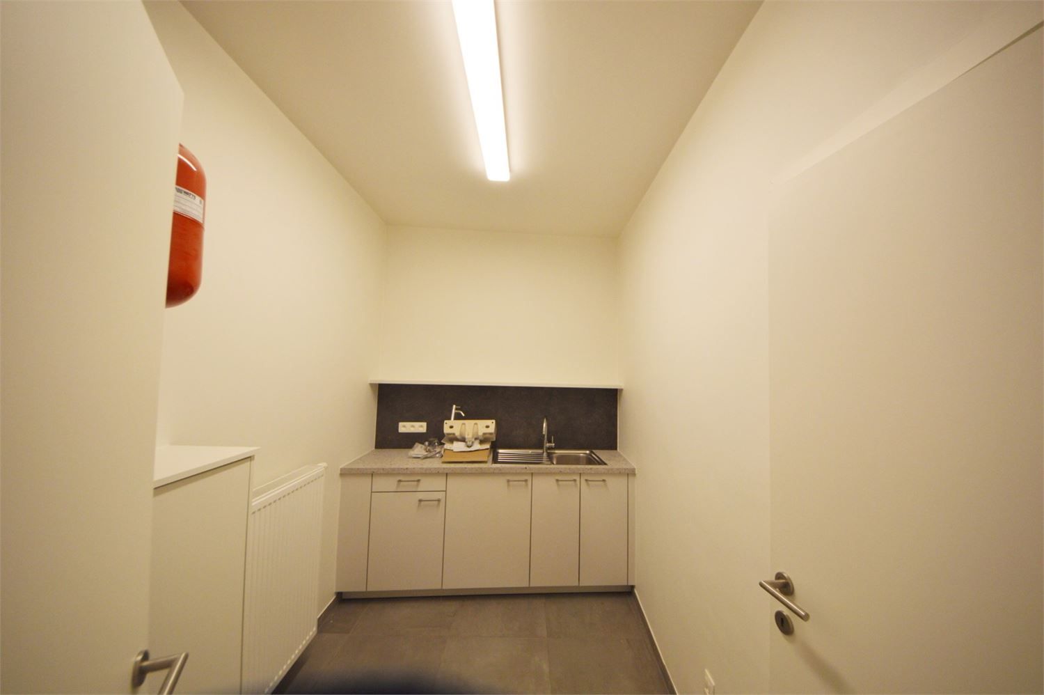 COMPLEET GERENOVEERD HANDELSPAND foto 8