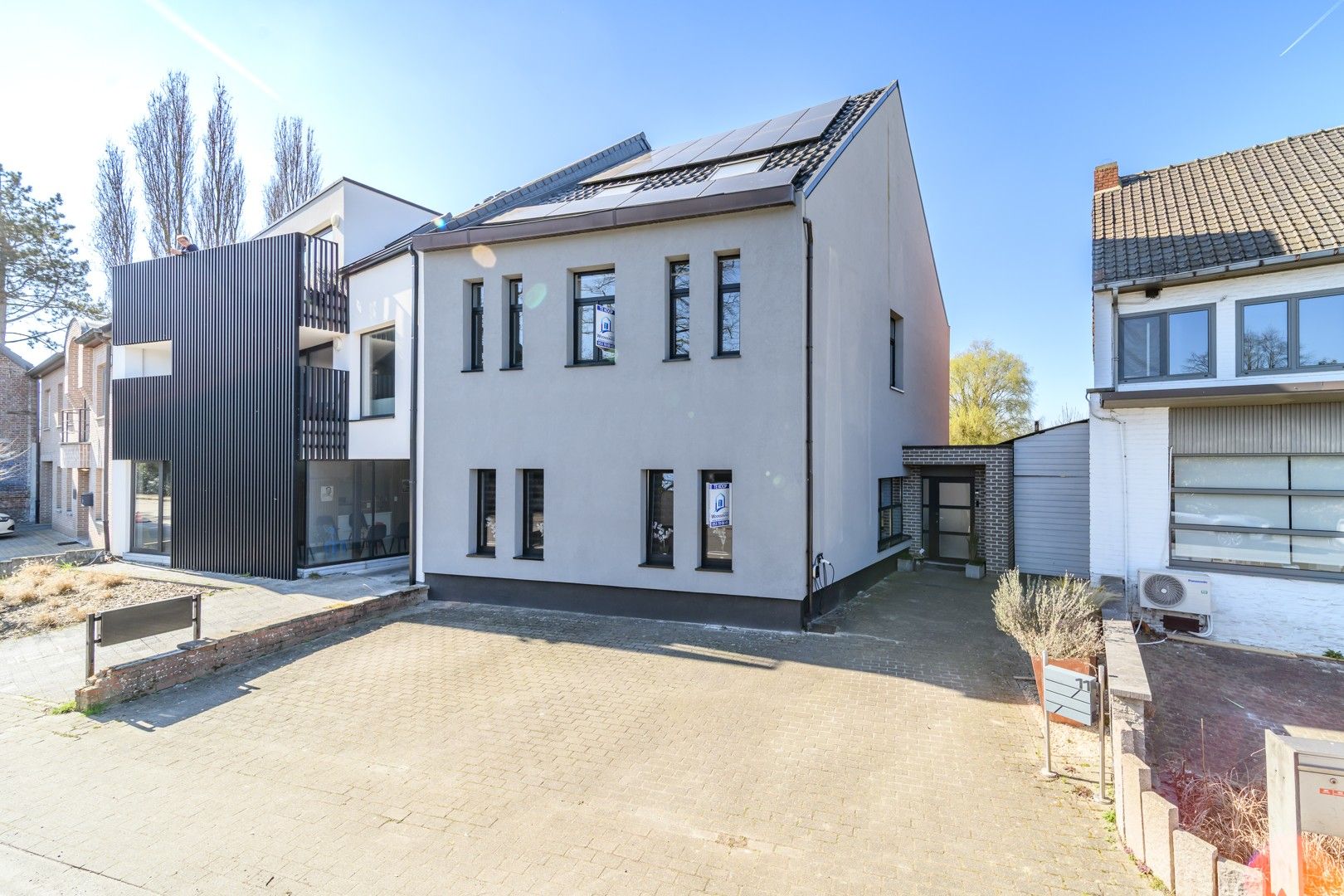 Ruime en gezellige gezinswoning met 4 slaapkamers te Hofstade foto {{pictureIndex}}