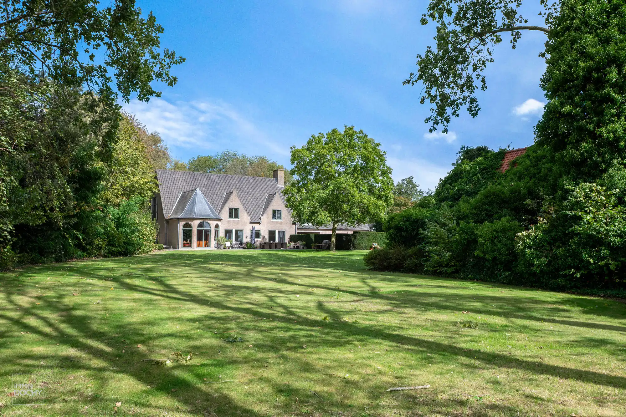 Rustig gelegen ruim landhuis op 6.402m² foto 13