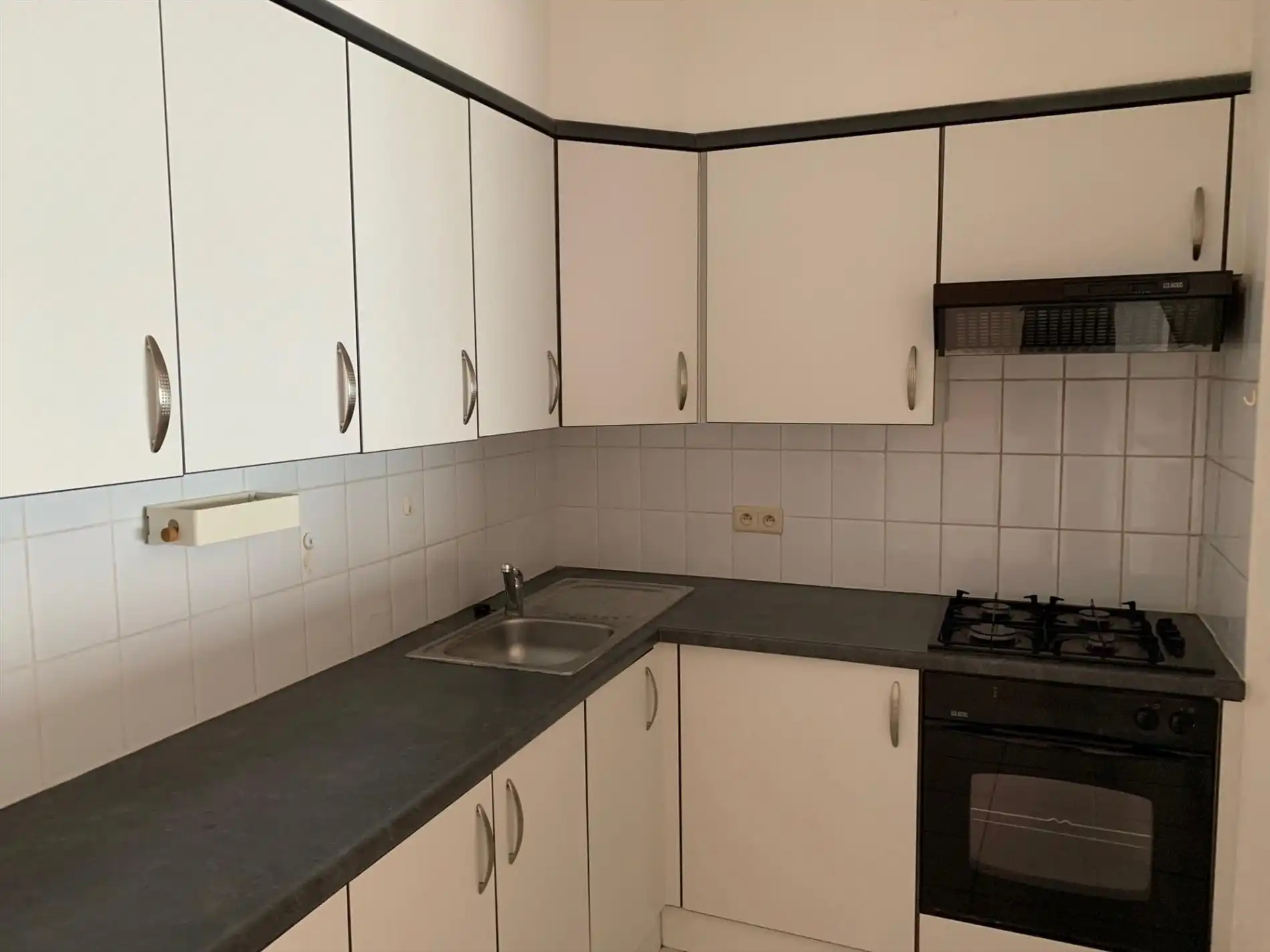 Ongemeubeld éénslaapkamer-appartement met frontaal zeezicht foto 7