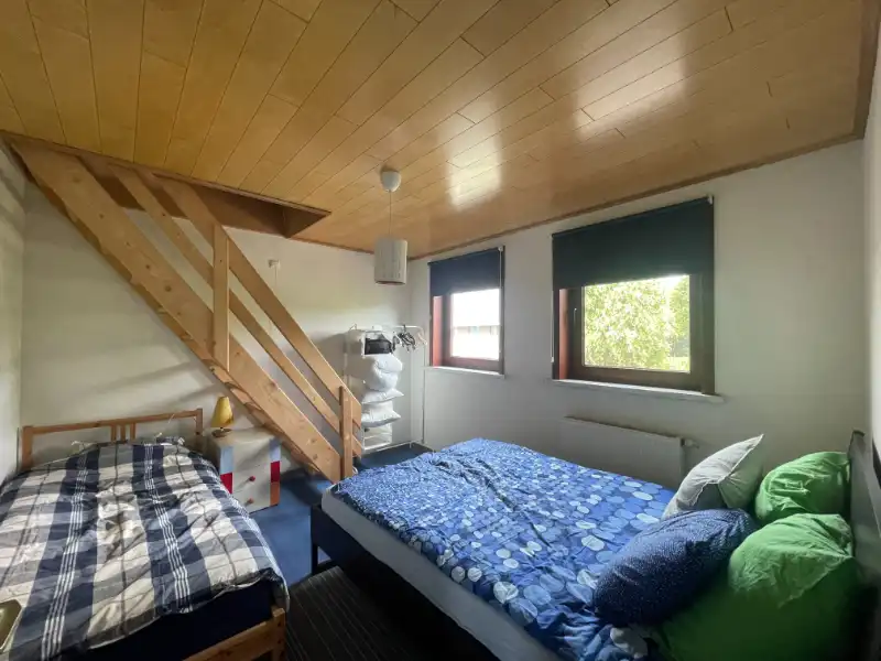 Instapklare half-open bebouwing met mooie tuin & garage foto 12