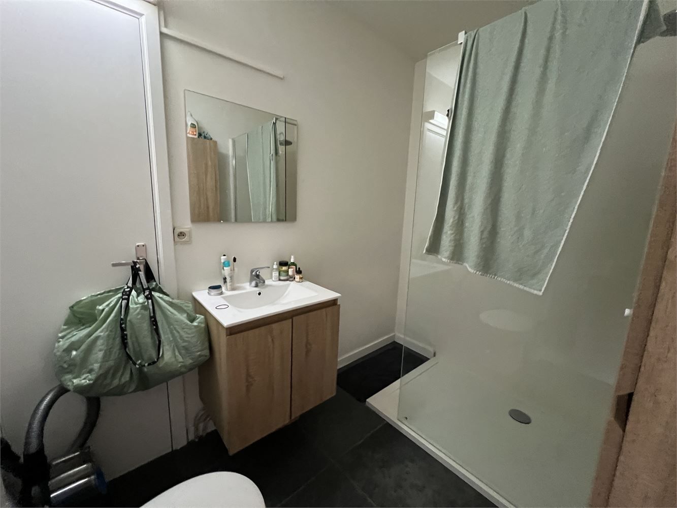 Recent gerenoveerde studio met terras in de Parkstraat 106. foto 7