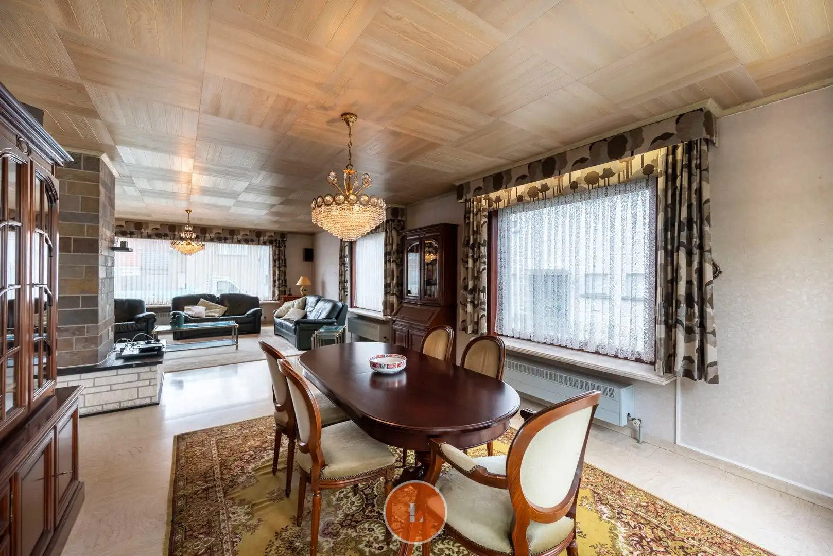 Alleenstaande statige bungalow met tuin en garage foto 6