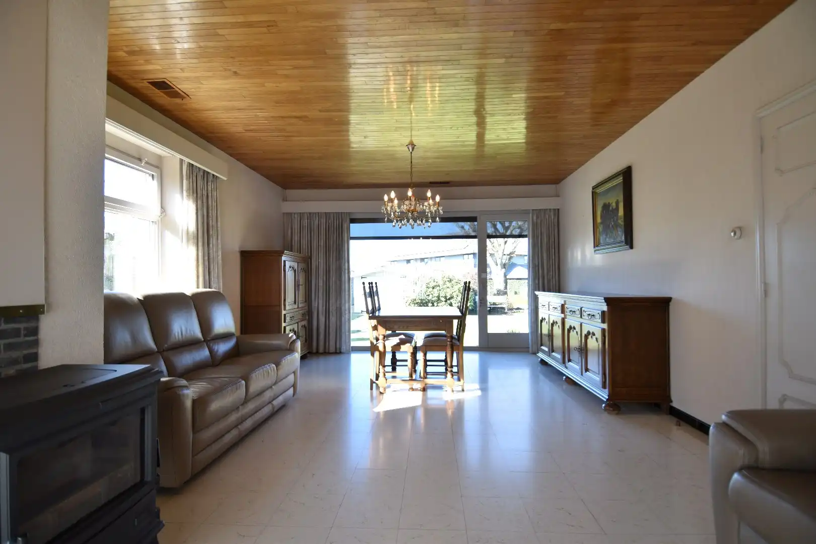 Gelijkvloerse woning met 3 slaapkamers en 2 garages te koop op een perceel van 1087 m² in Wevelgem foto 5