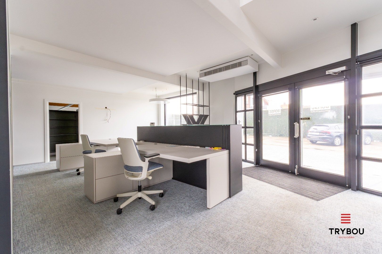 Groot kantoorgebouw op toplocatie te Ieper foto 5