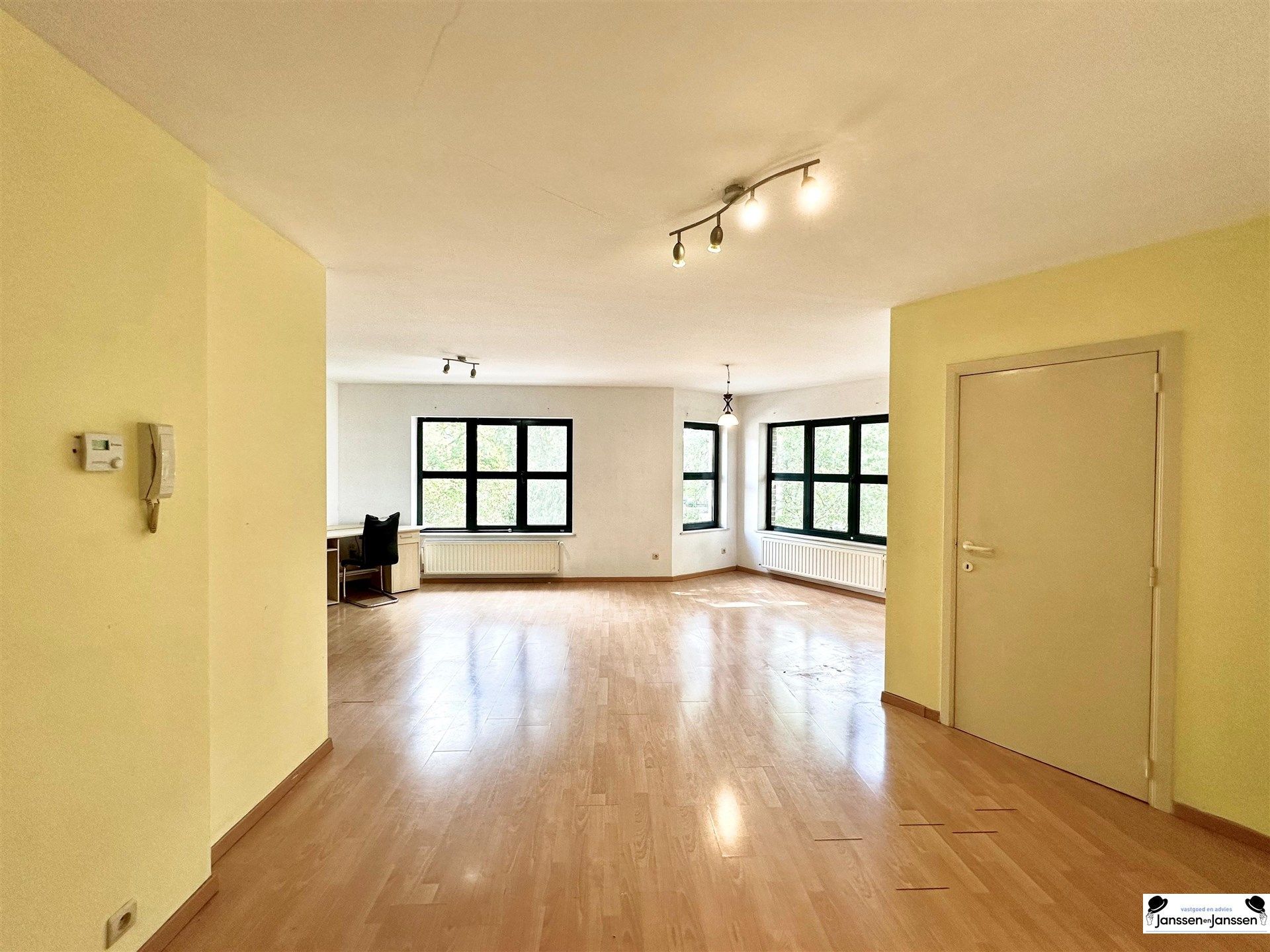 Hoekappartement met 2 slaapkamers in het centrum van Wuustwezel foto 6