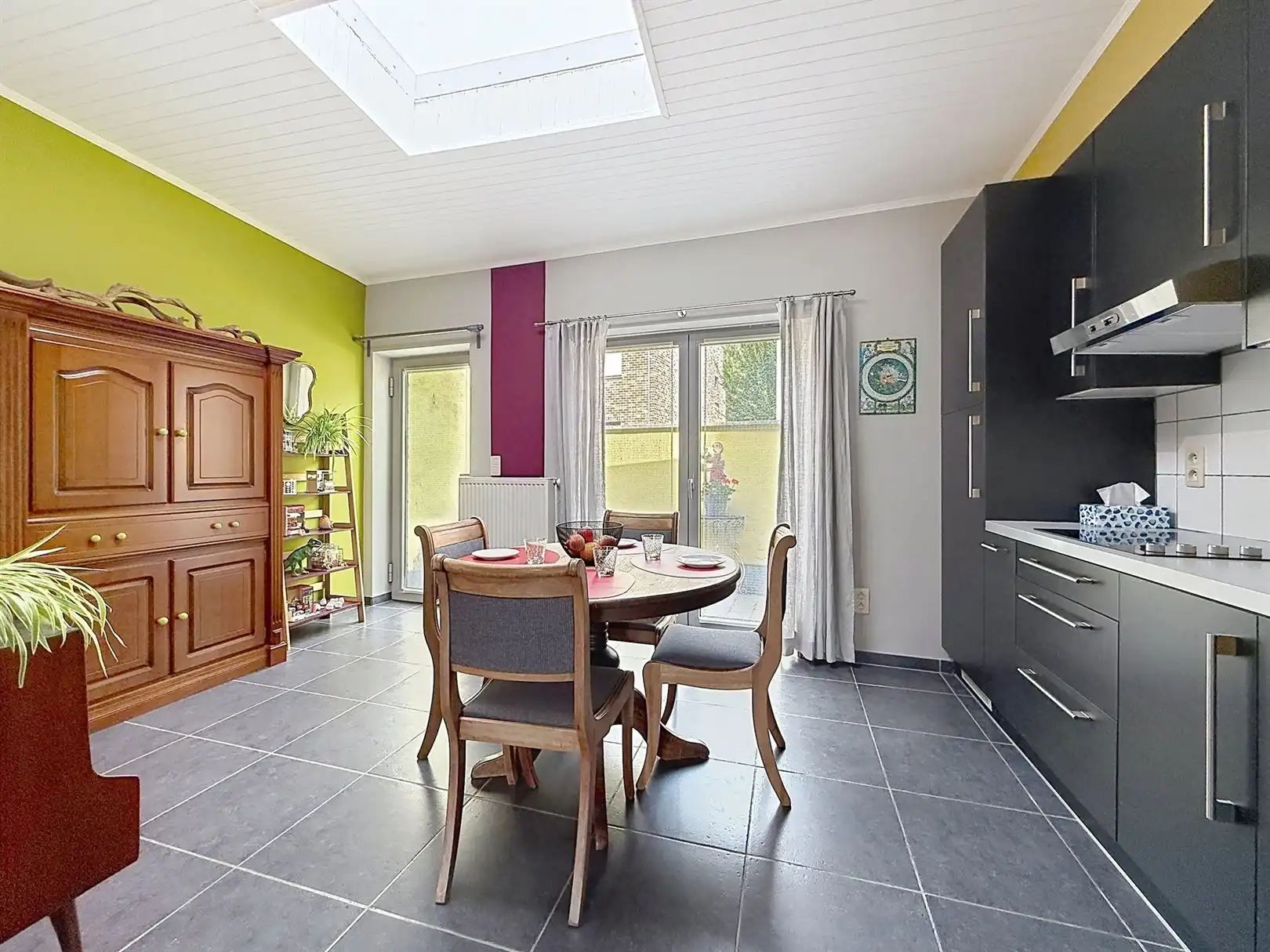 Instapklare stadwoning met koer, 2/3 slpks foto 13