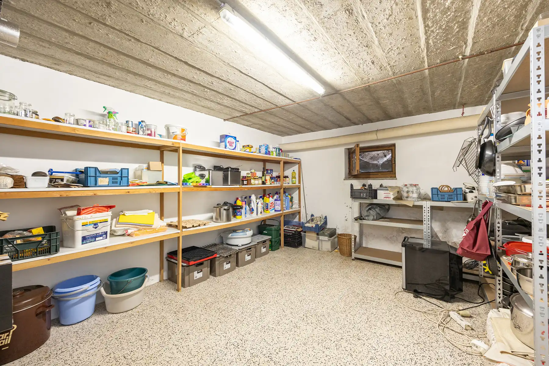Landhuis met private tuin, vier slaapkamers en twee garages foto 22