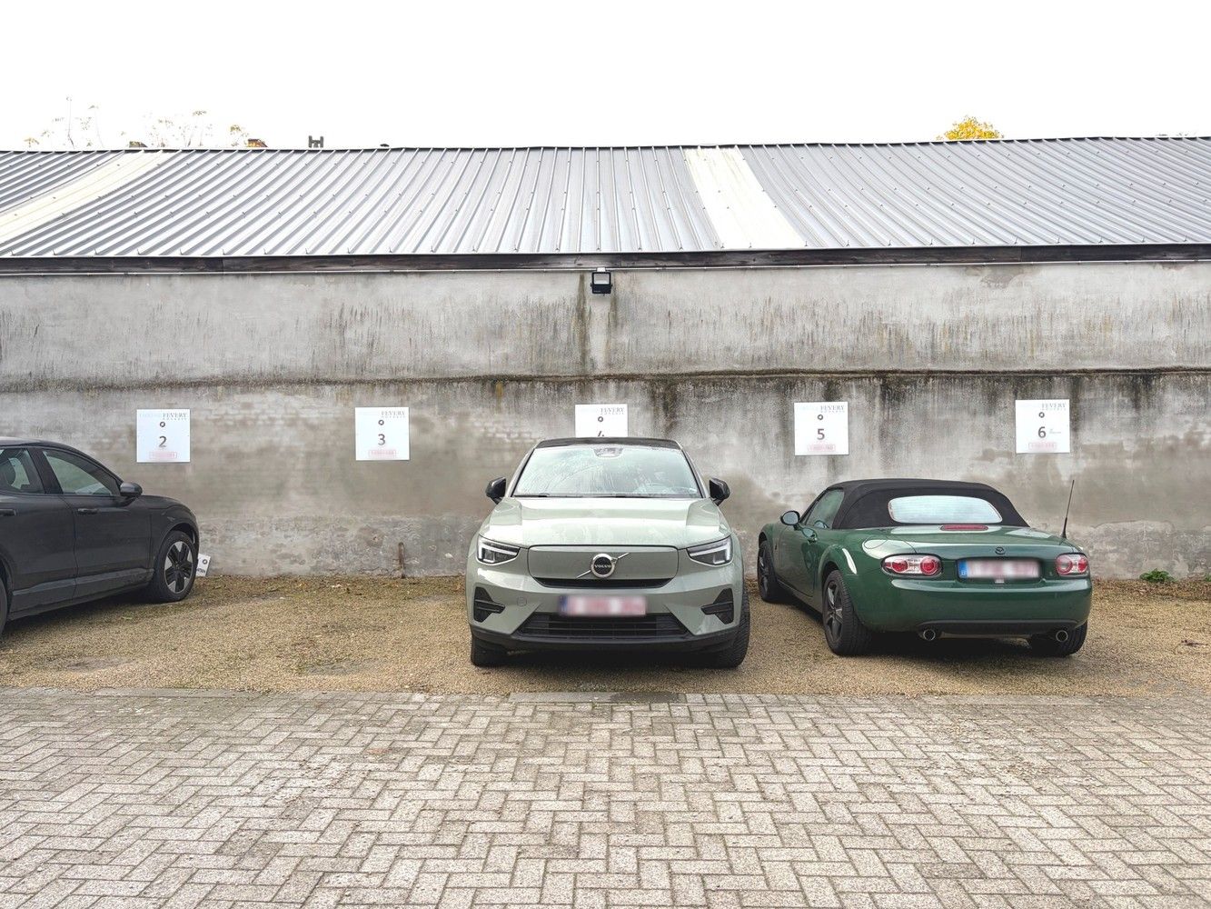 autostandplaats gelegen in de residentie Sint-Pietershof, op wandelafstand van het Sint- Pietersstation. foto 3
