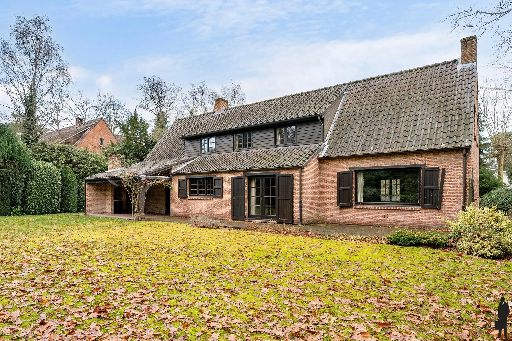 Te renoveren villa, in een bijzonder groene en residentiële omgeving!  foto 26