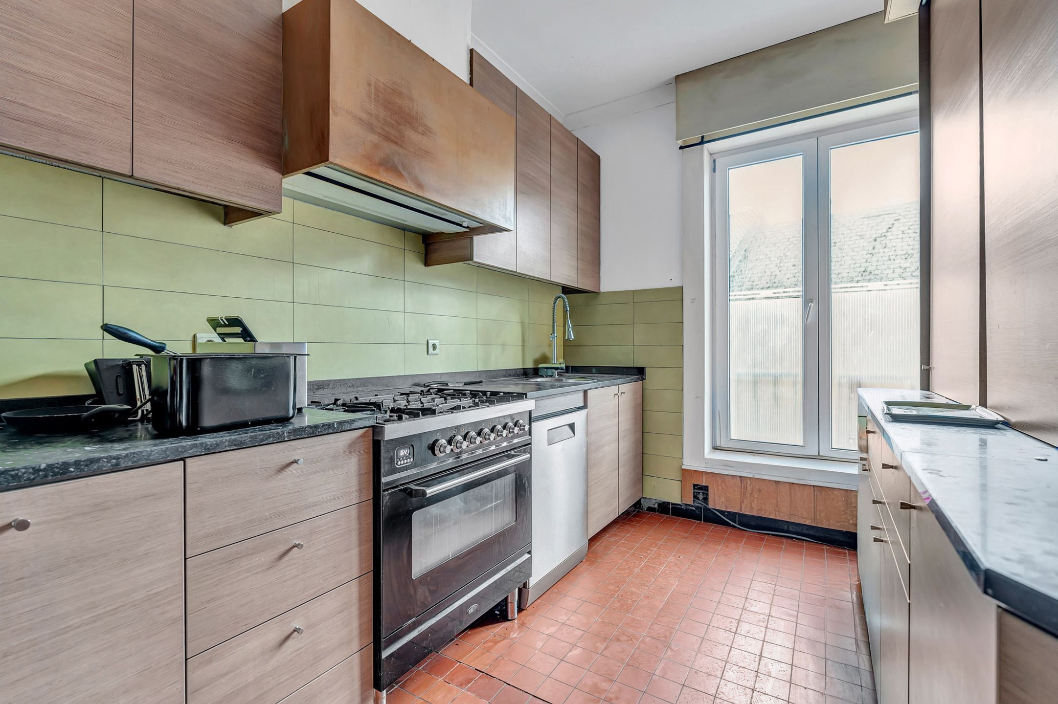Te renoveren woning met opslagruimte/handelspand van 290 m² foto 12