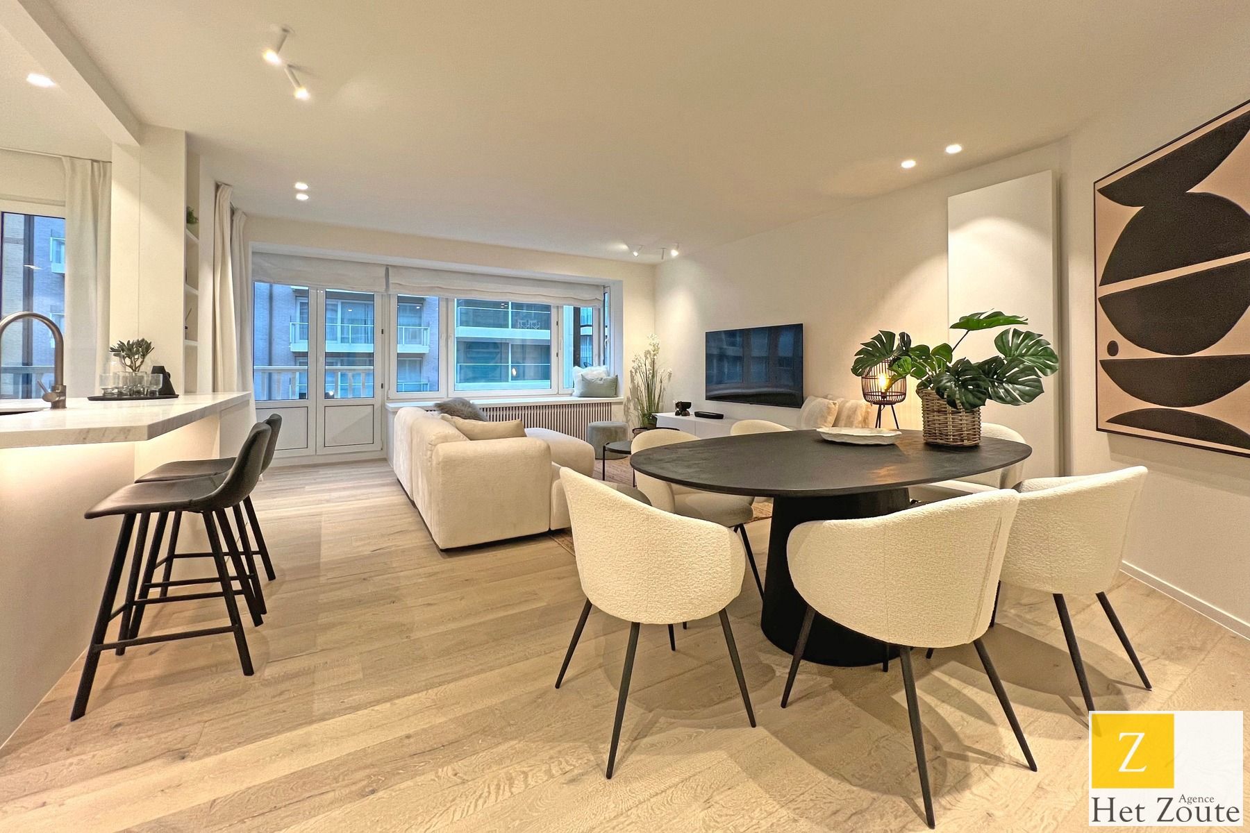 Luxueus gerenoveerd appartement nabij de zeedijk te Knokke foto 2