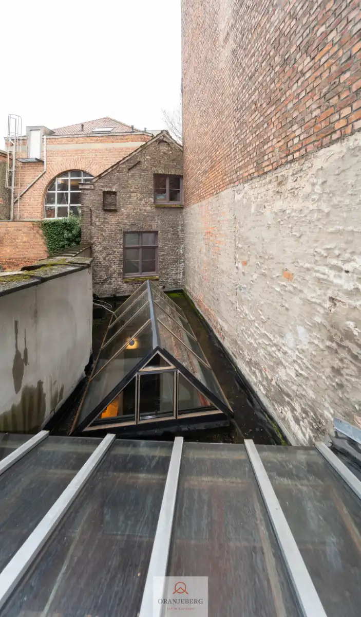 Karaktervol handelspand  (256 m²)met woonst in historisch gebouw foto 17