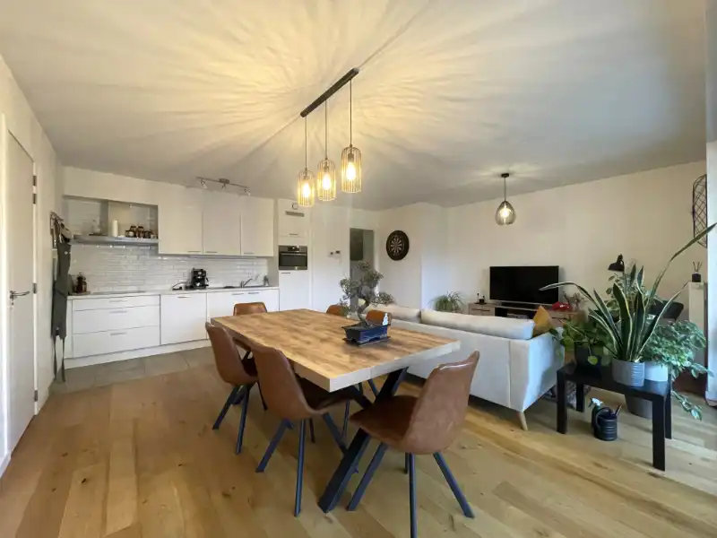 Recent gelijkvloers appartement met tuin en ruim terras foto 2